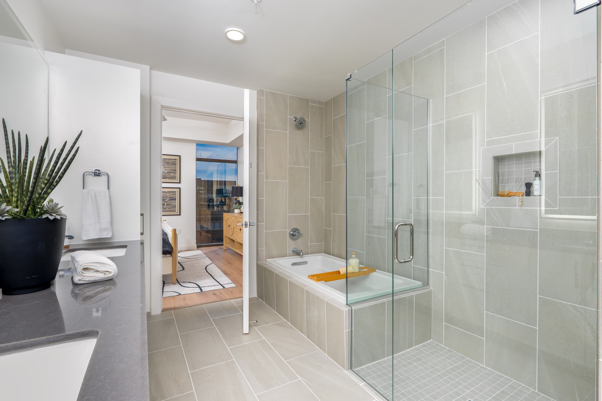 1212 Demonbreun St #AX (C) Nashville, TN 37203