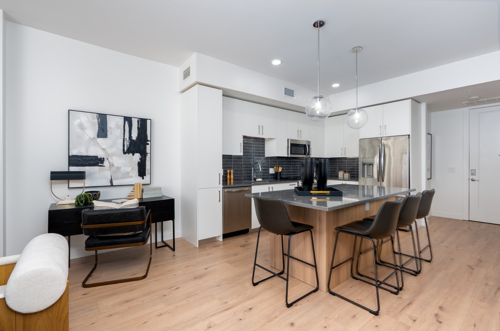 1212 Demonbreun St #AX (C) Nashville, TN 37203