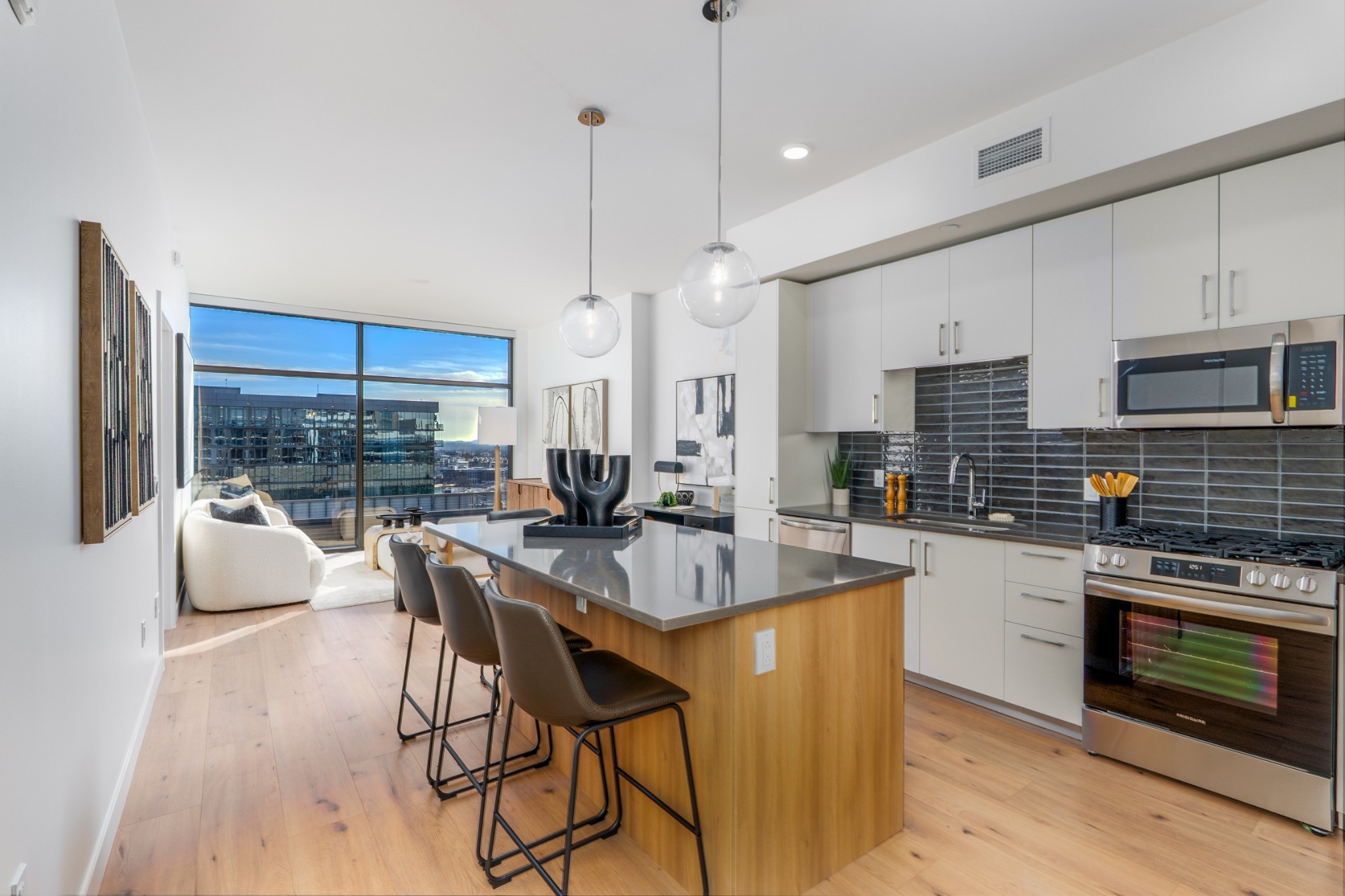 1212 Demonbreun St #AX (C) Nashville, TN 37203