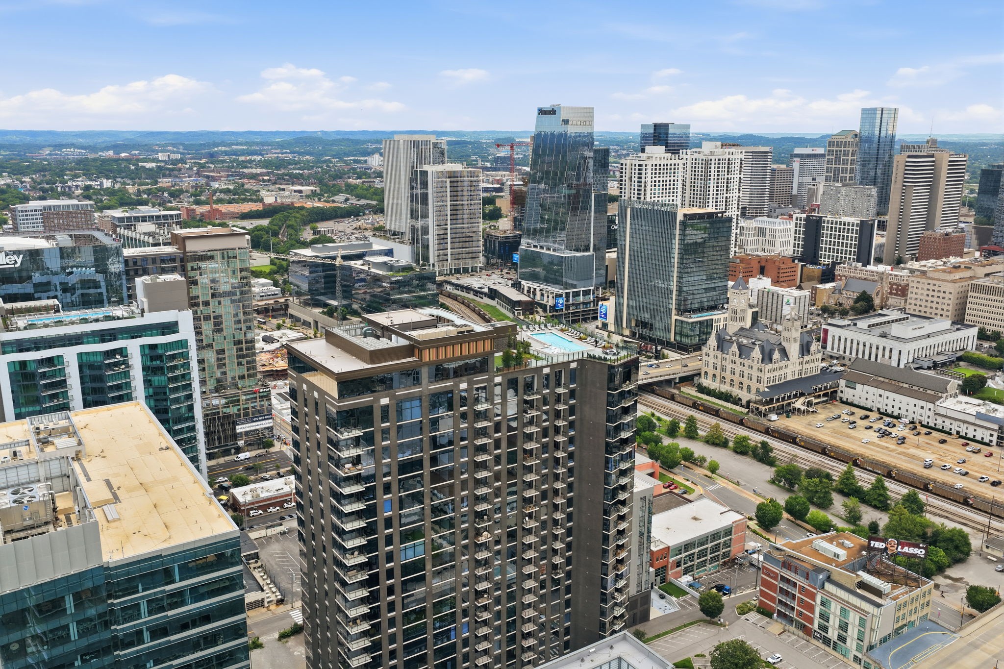 1212 Demonbreun St #1506 Nashville, TN 37203