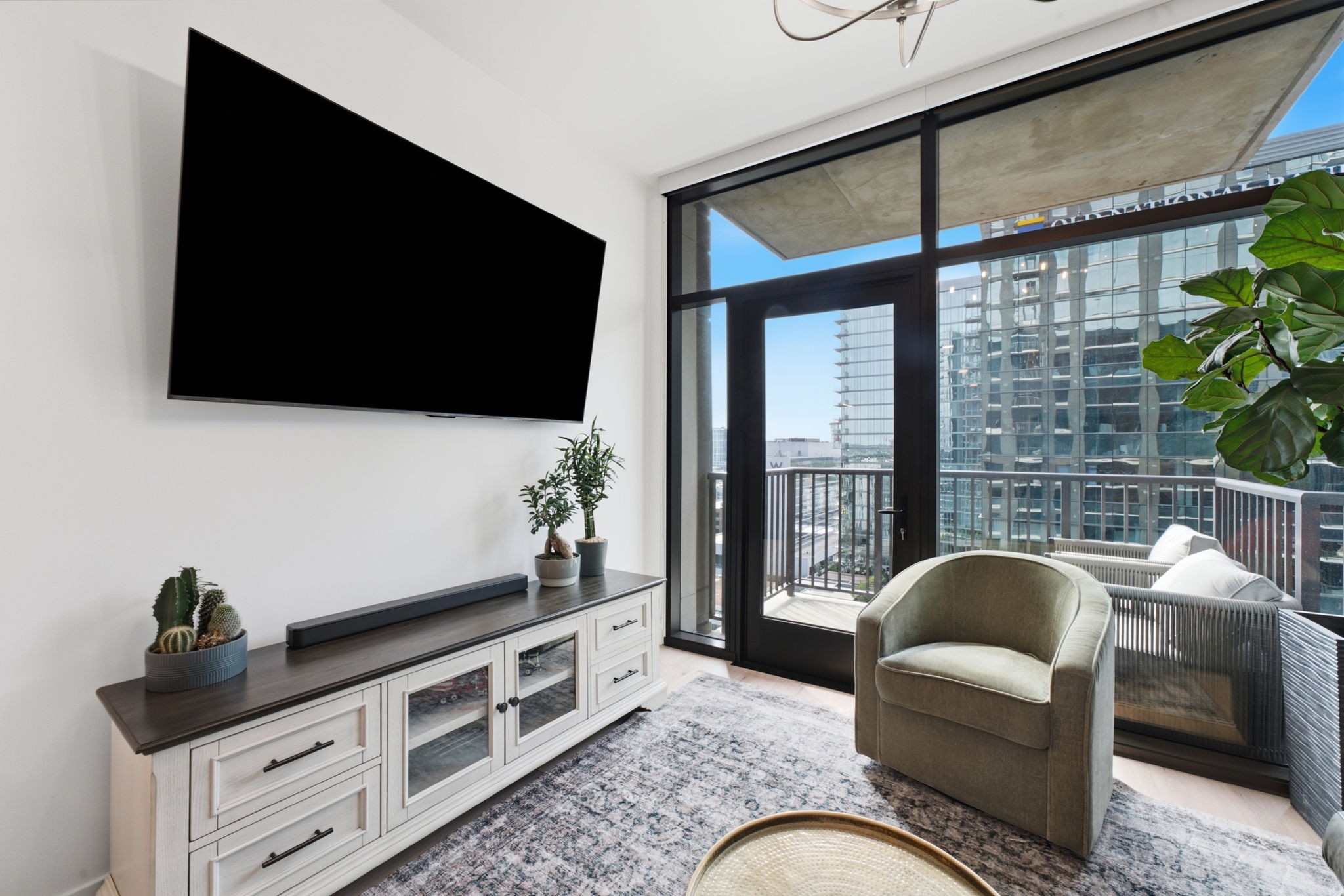 1212 Demonbreun St #1506 Nashville, TN 37203