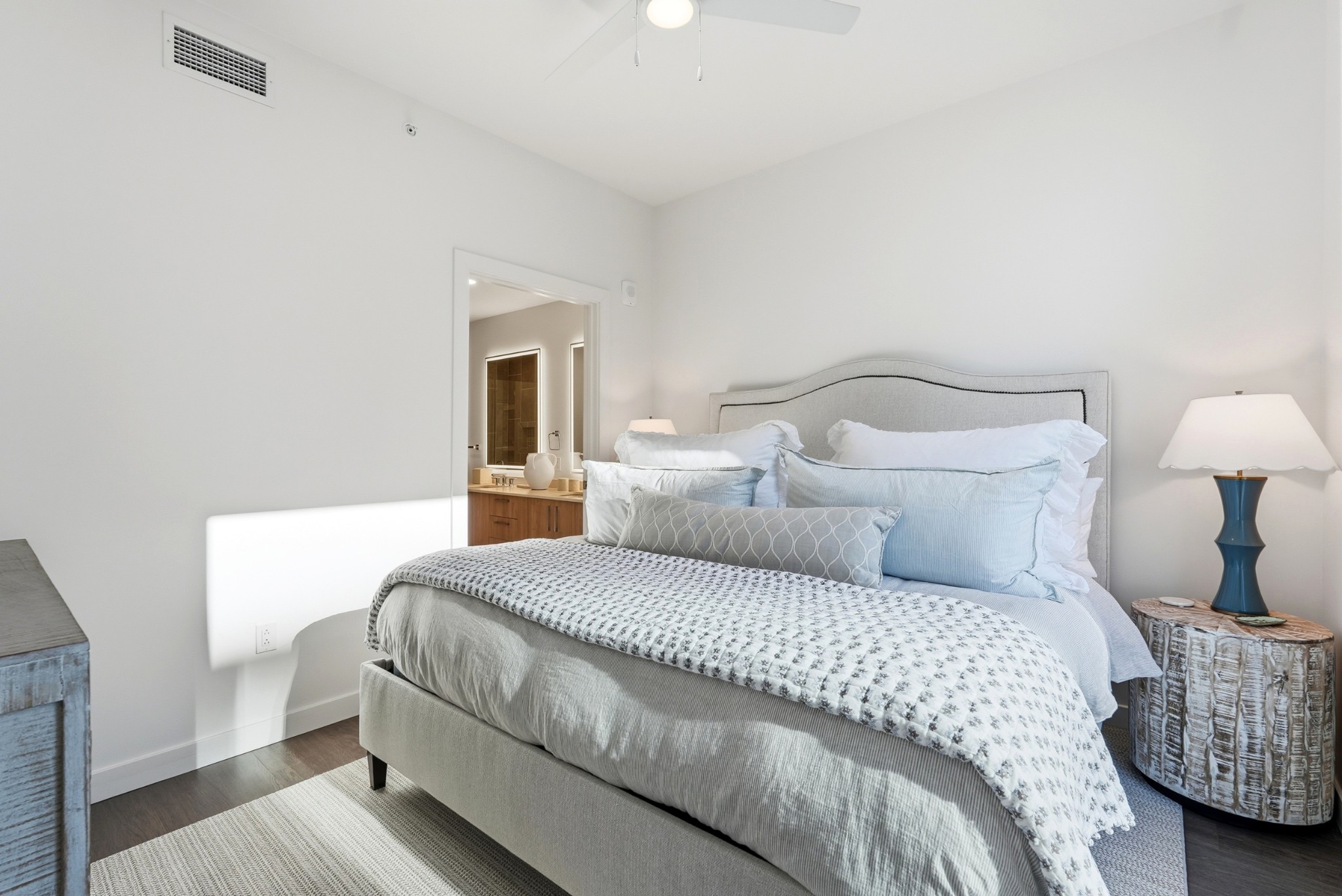 1212 Demonbreun St #1402 Nashville, TN 37203