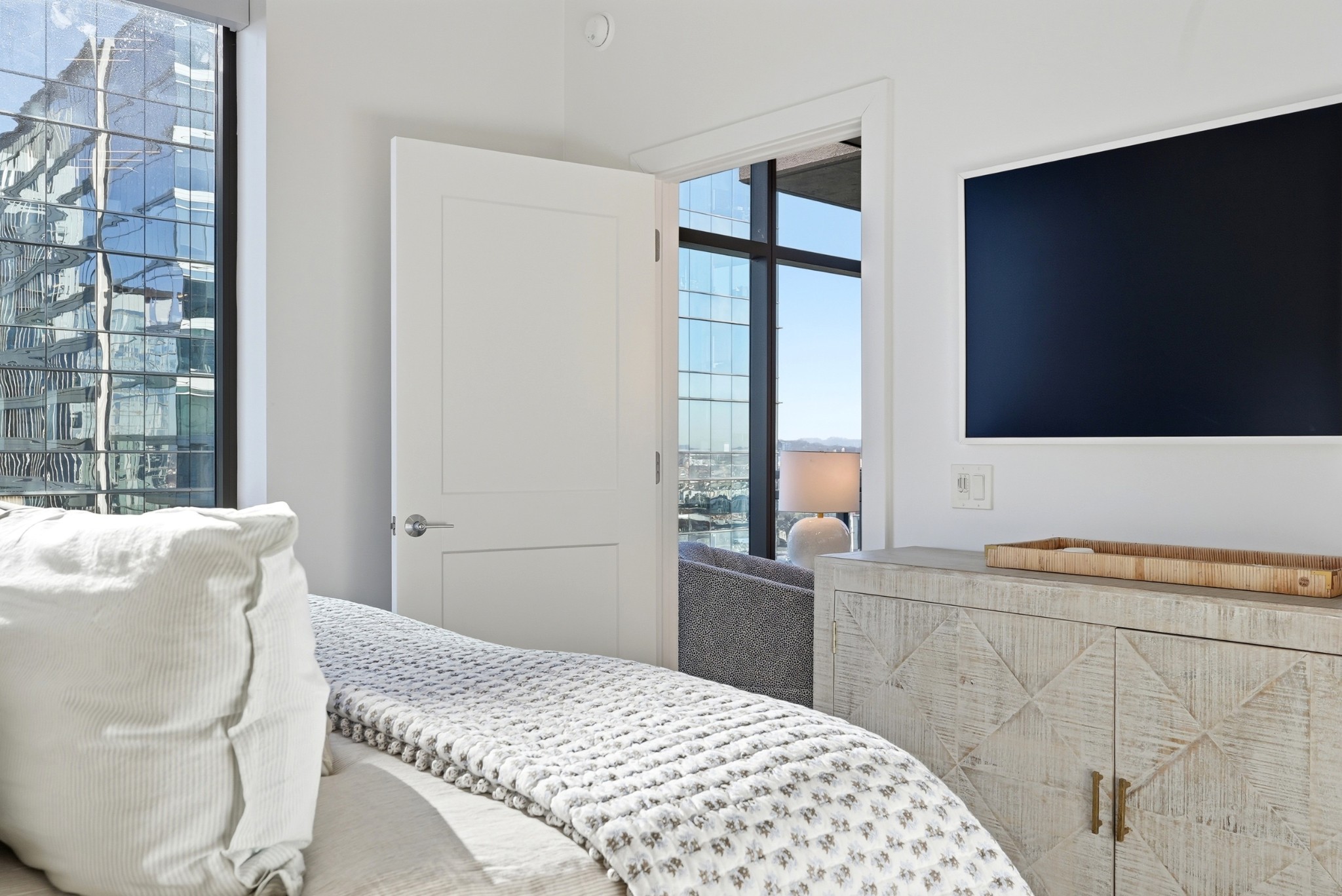 1212 Demonbreun St #1402 Nashville, TN 37203