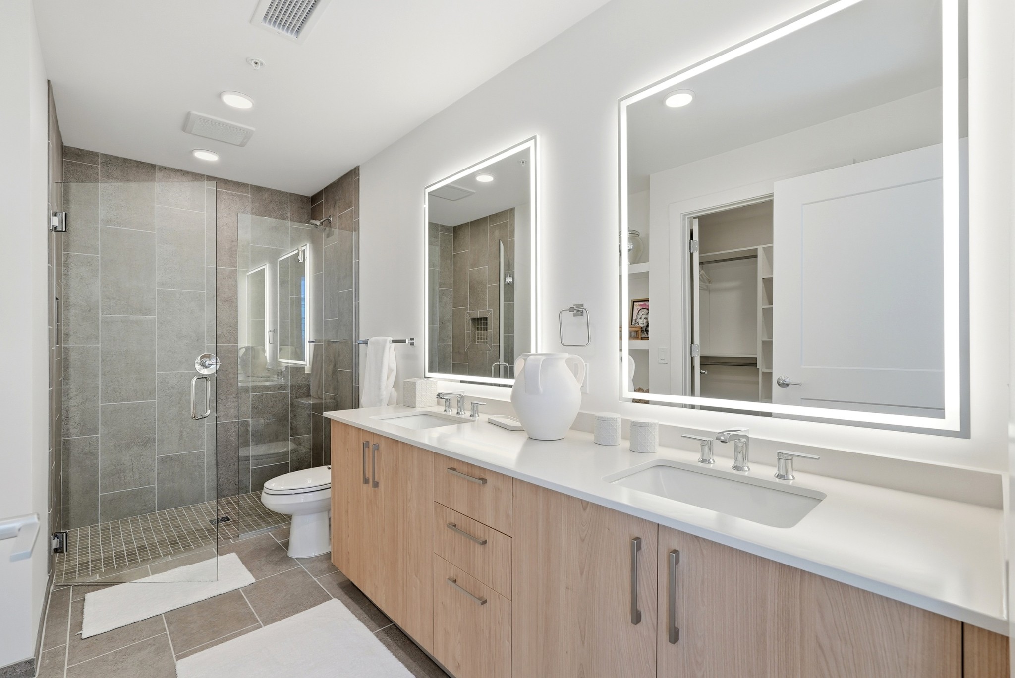 1212 Demonbreun St #1402 Nashville, TN 37203