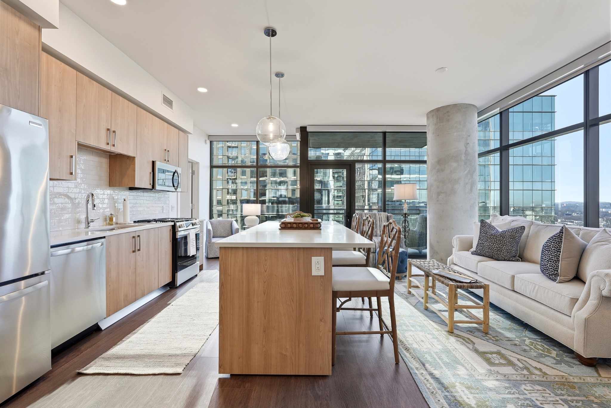 1212 Demonbreun St #1402 Nashville, TN 37203