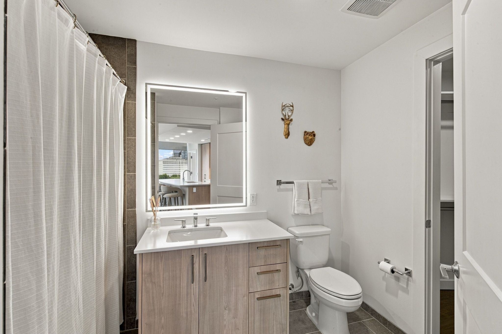 1212 Demonbreun St #715 Nashville, TN 37203