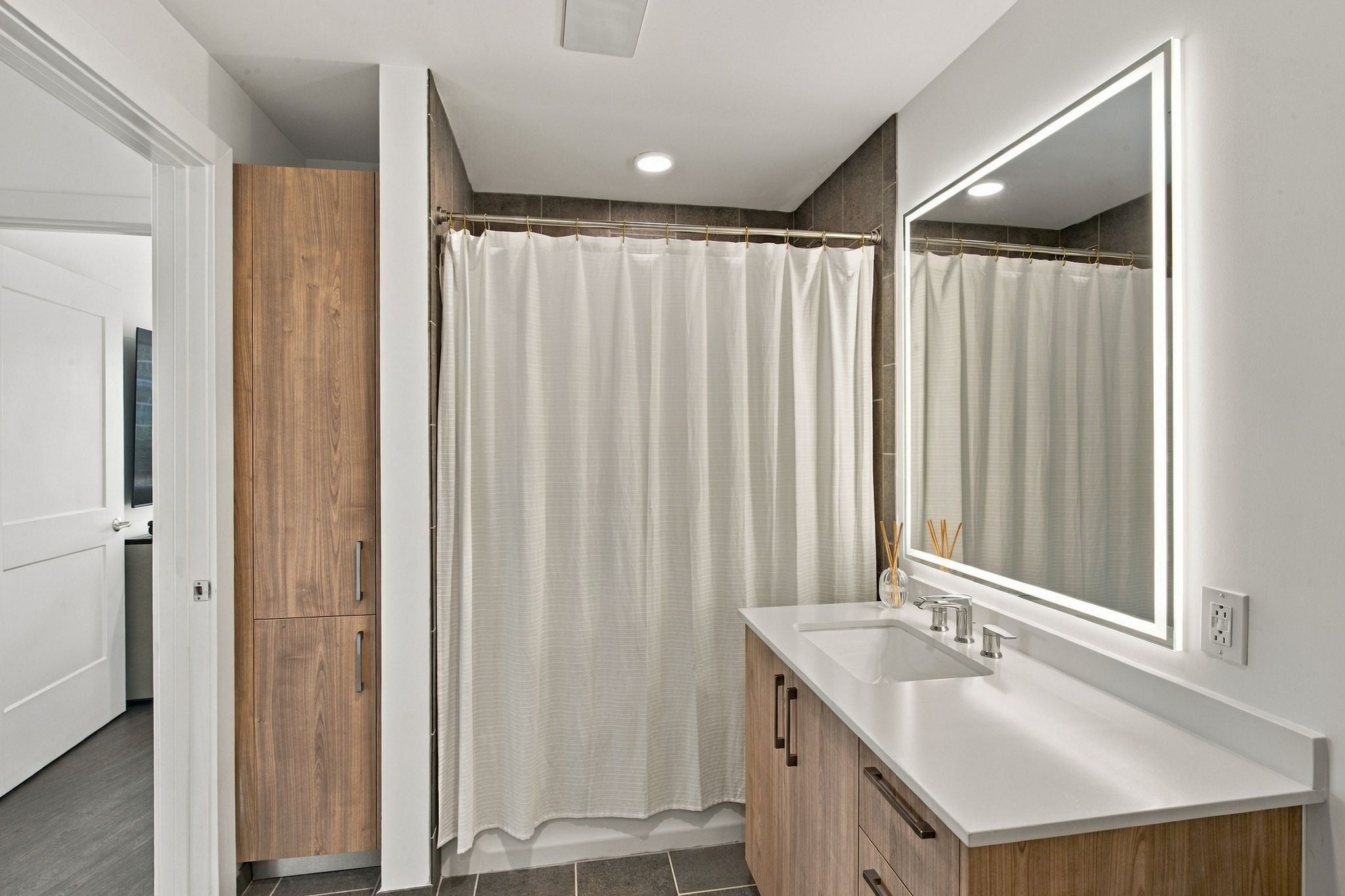 1212 Demonbreun St #715 Nashville, TN 37203