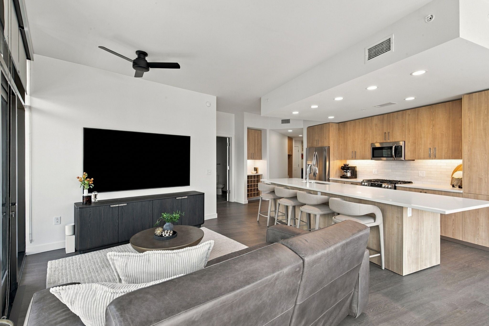 1212 Demonbreun St #715 Nashville, TN 37203
