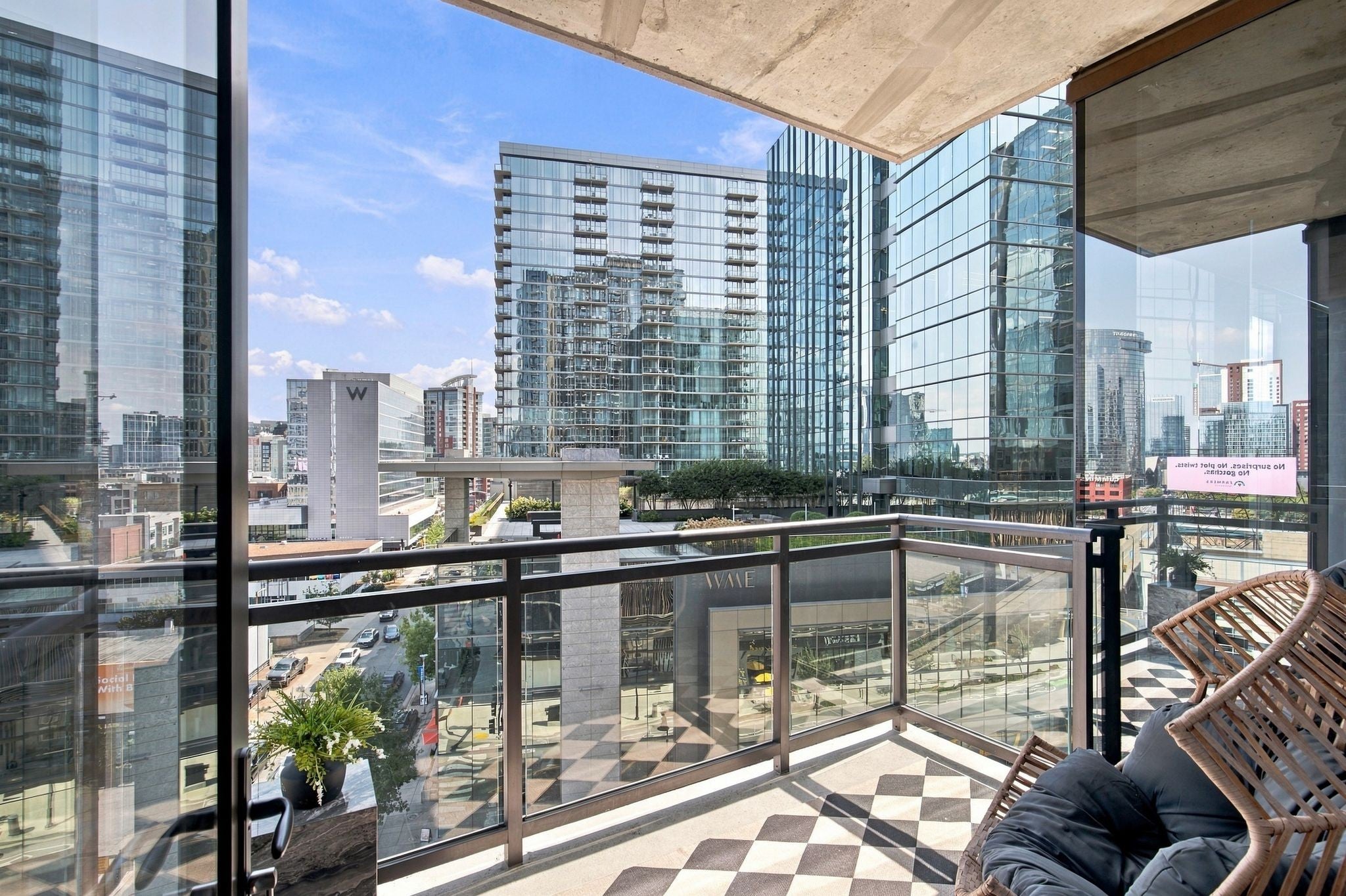 1212 Demonbreun St #715 Nashville, TN 37203