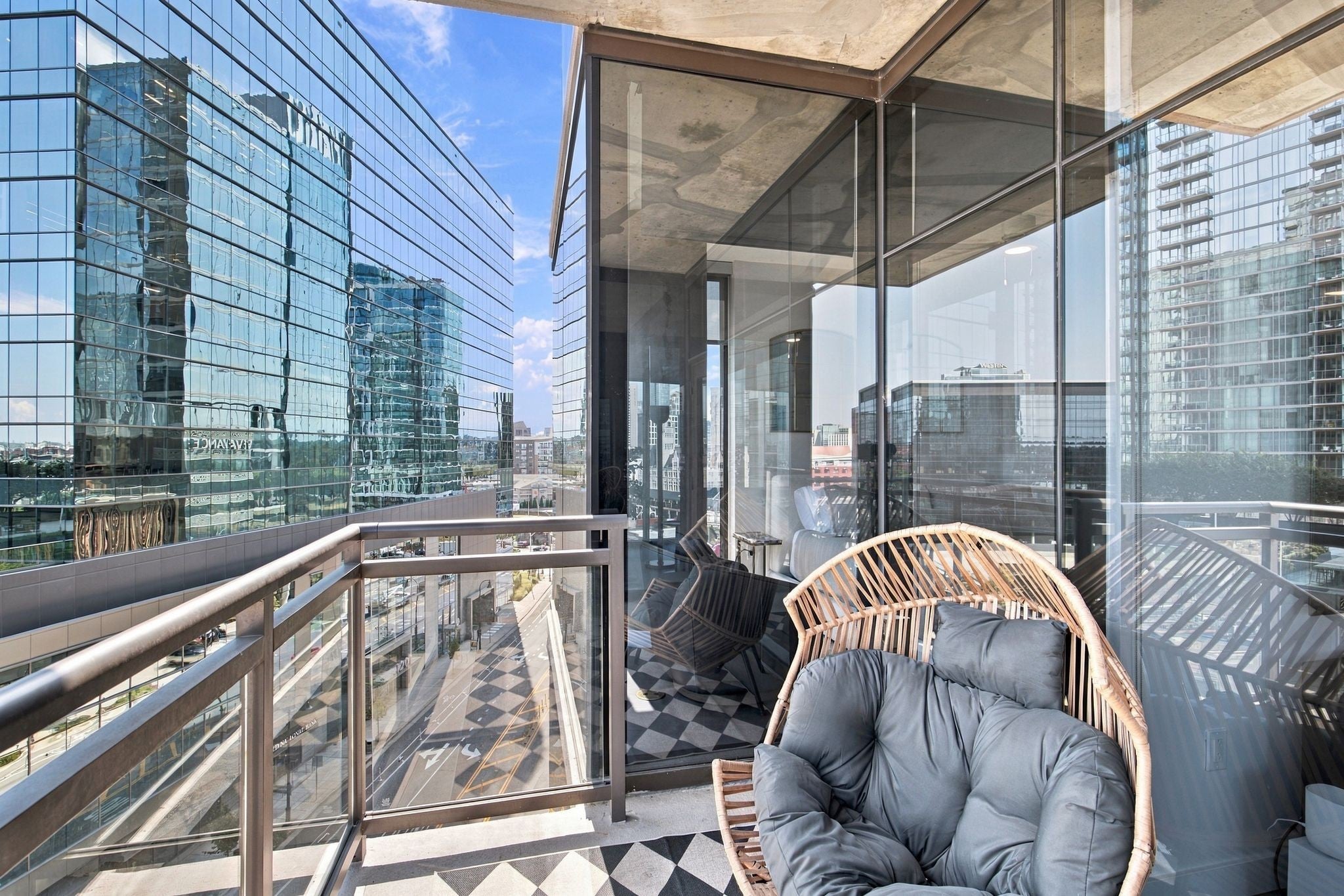 1212 Demonbreun St #715 Nashville, TN 37203