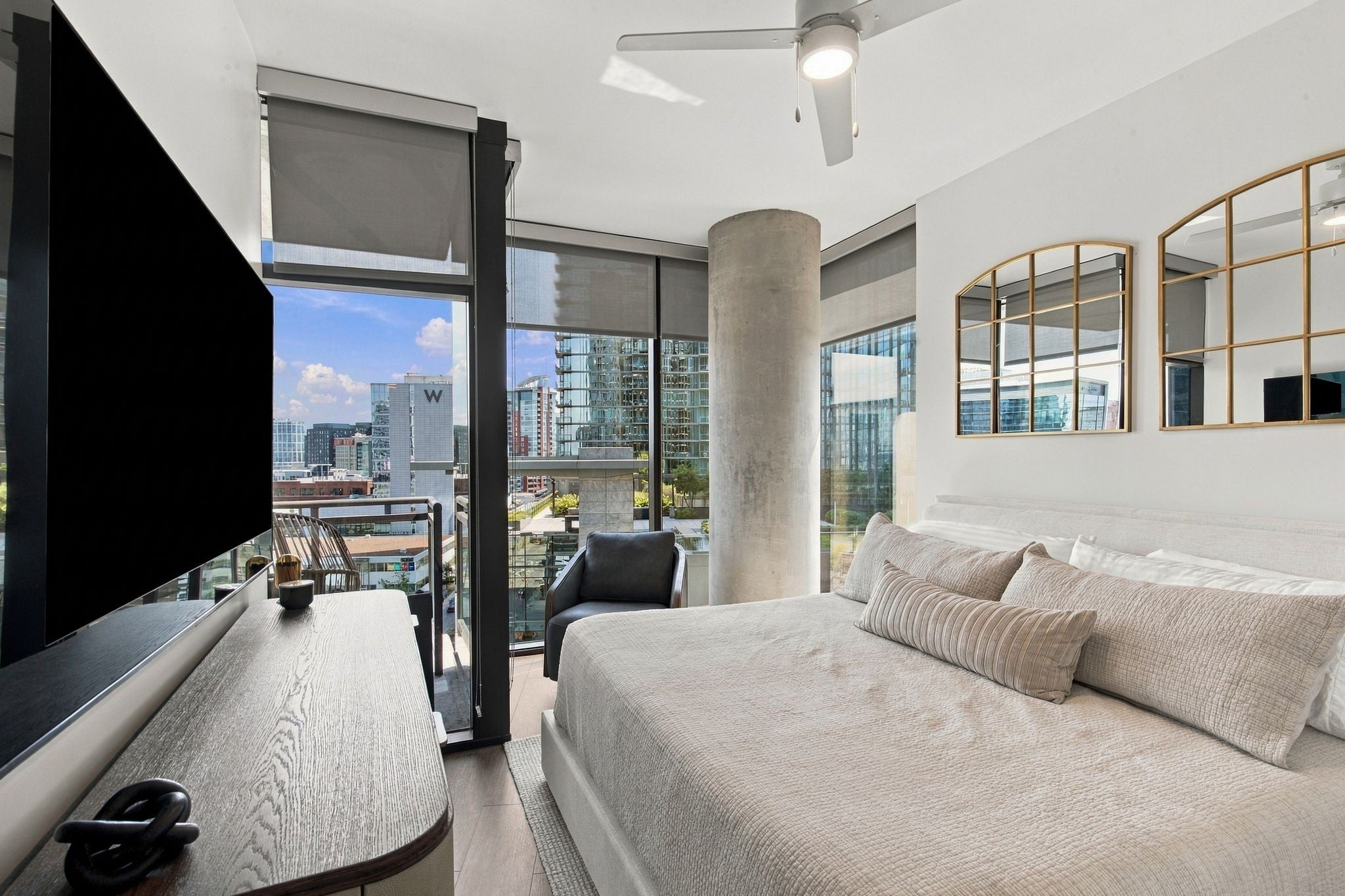 1212 Demonbreun St #715 Nashville, TN 37203