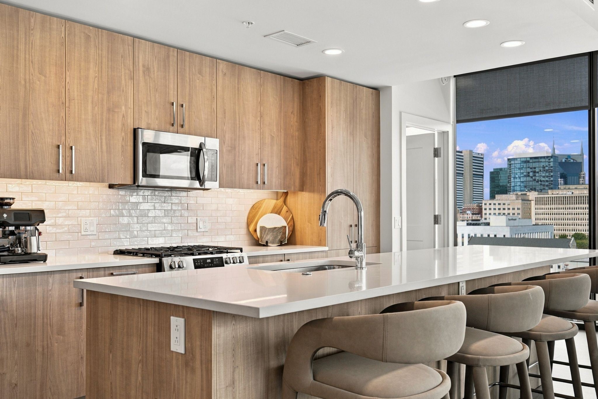 1212 Demonbreun St #715 Nashville, TN 37203