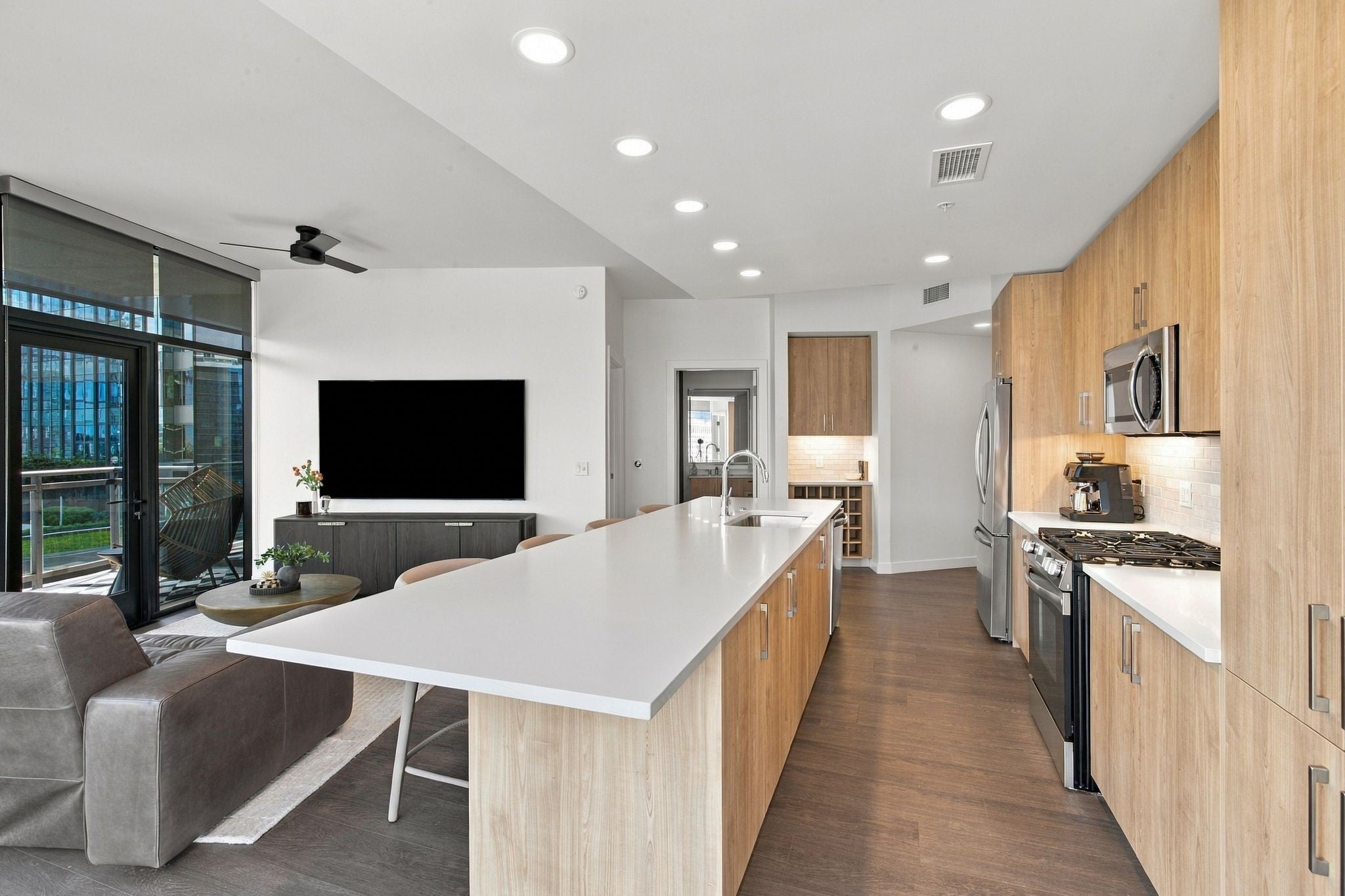 1212 Demonbreun St #715 Nashville, TN 37203