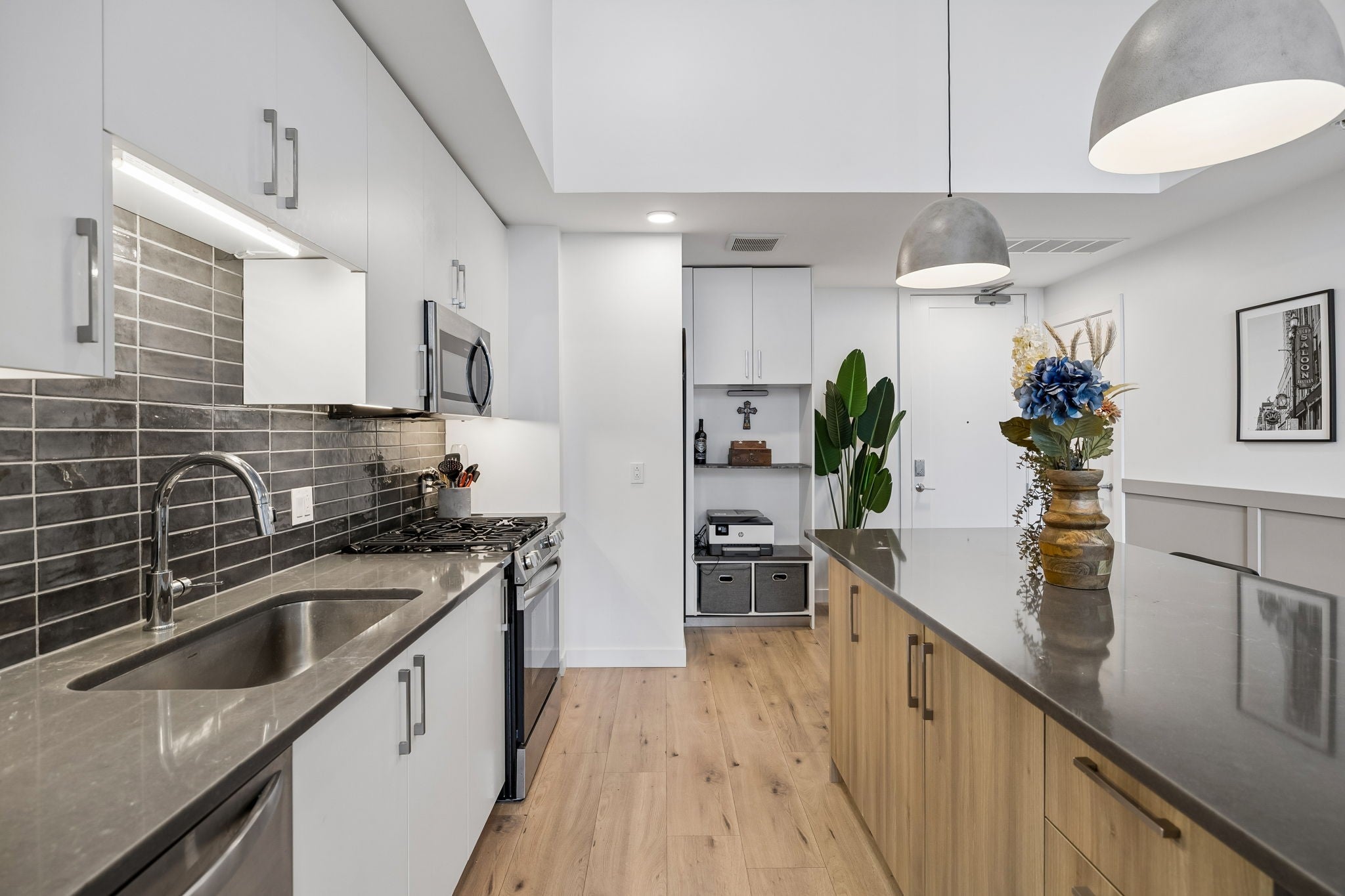 1212 Demonbreun St #607 Nashville, TN 37203