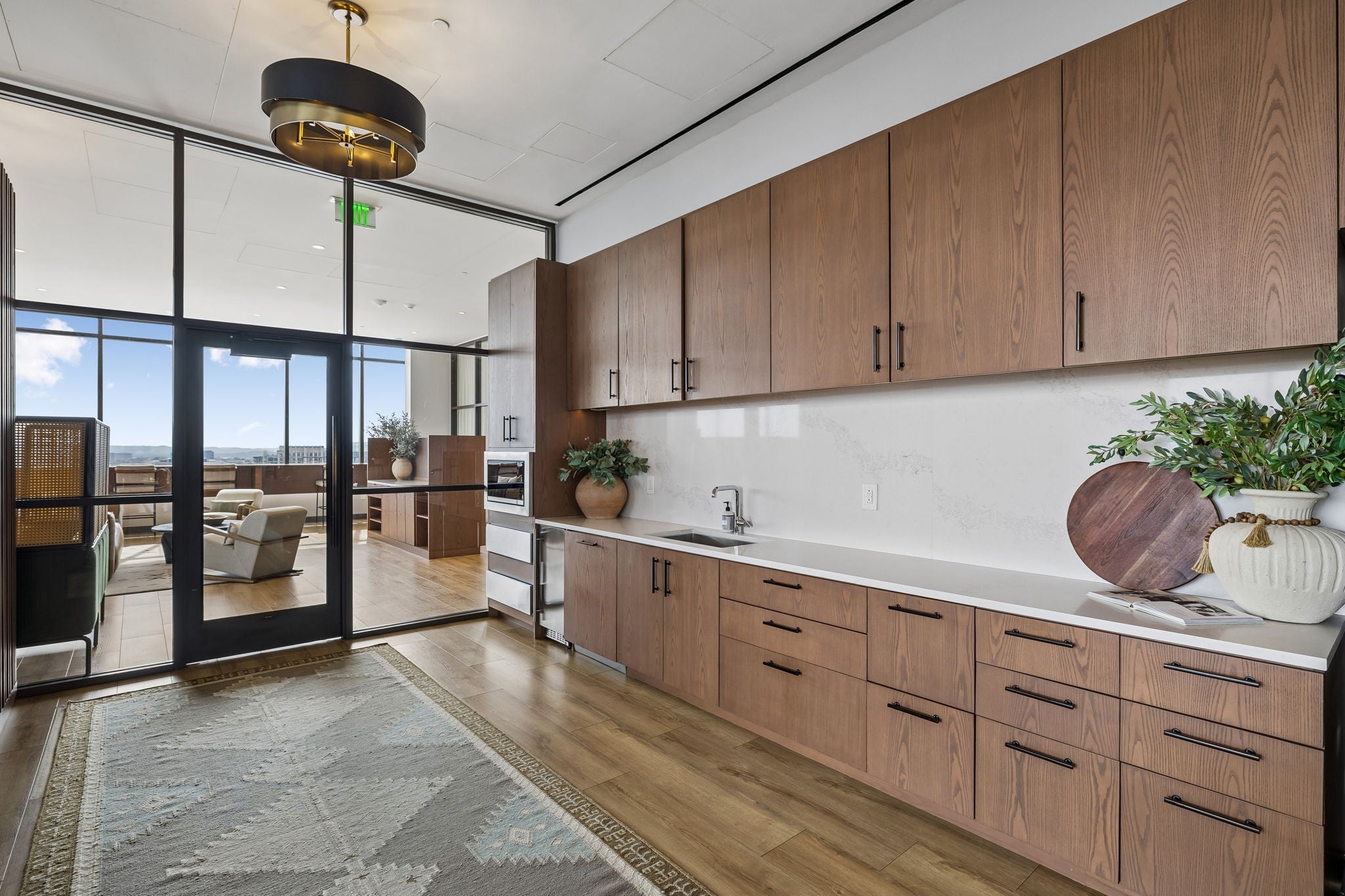 1212 Demonbreun St #607 Nashville, TN 37203