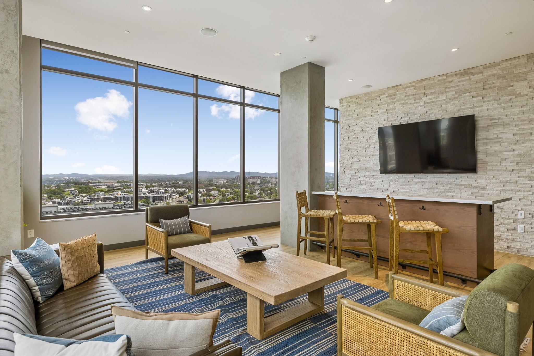 1212 Demonbreun St #607 Nashville, TN 37203
