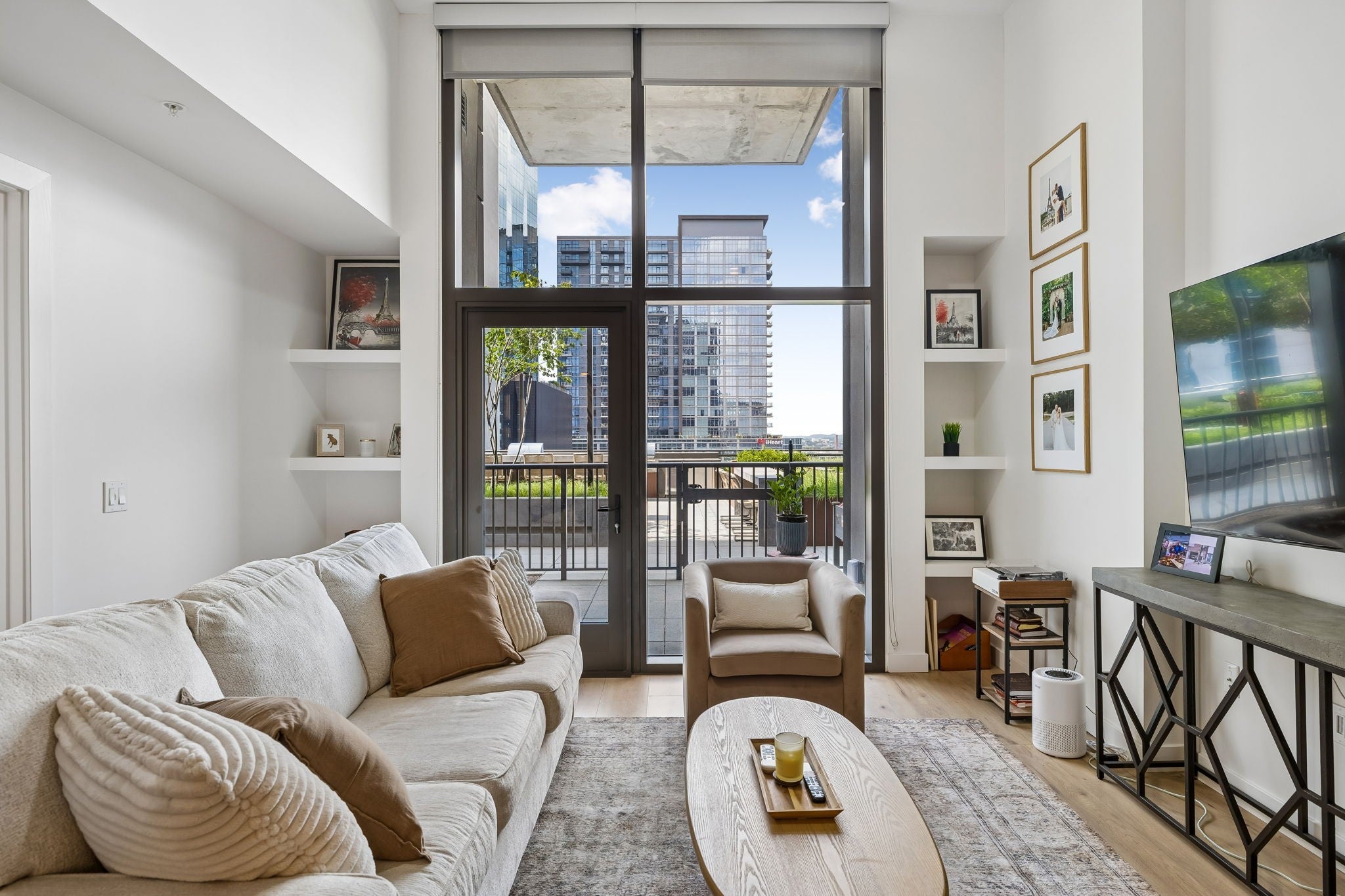 1212 Demonbreun St #607 Nashville, TN 37203
