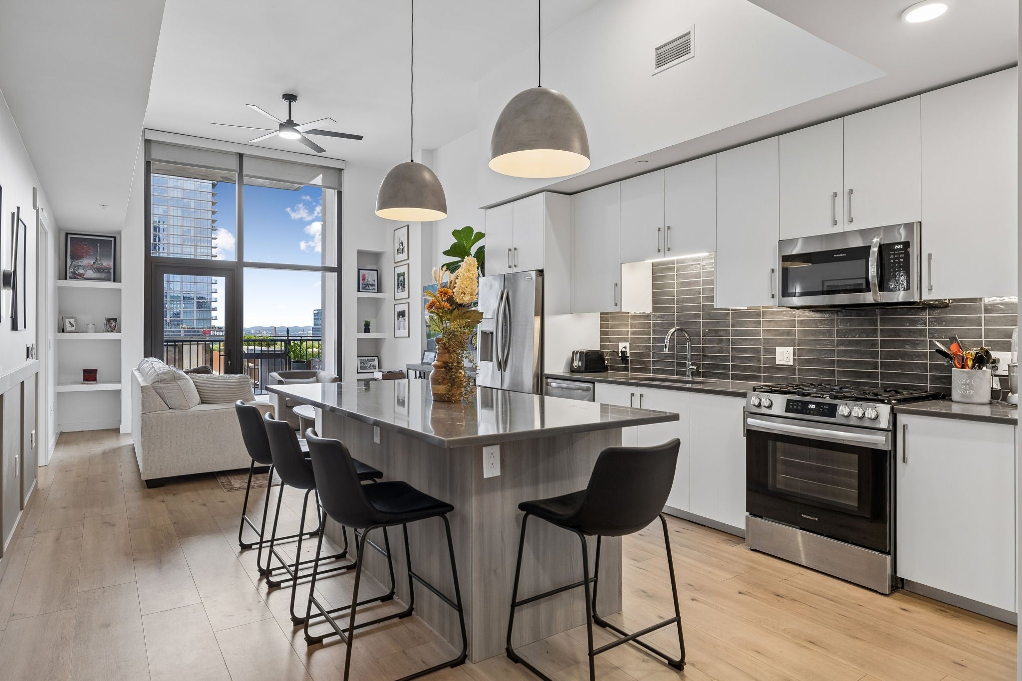 1212 Demonbreun St #607 Nashville, TN 37203