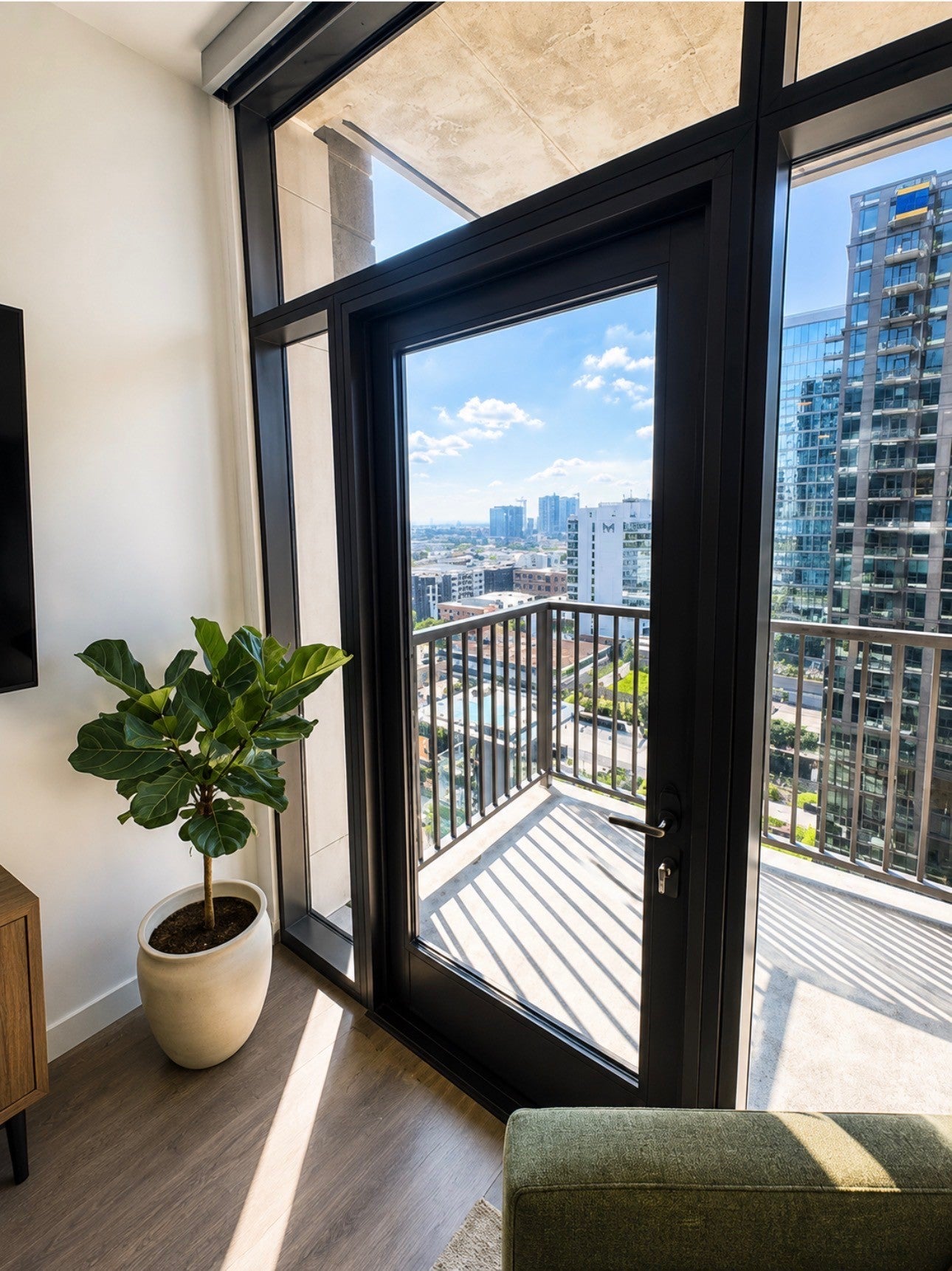 1212 Demonbreun St #1406 Nashville, TN 37203