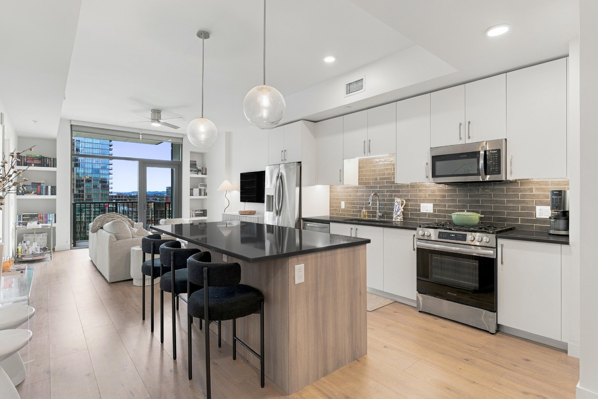 1212 Demonbreun St #807 Nashville, TN 37203