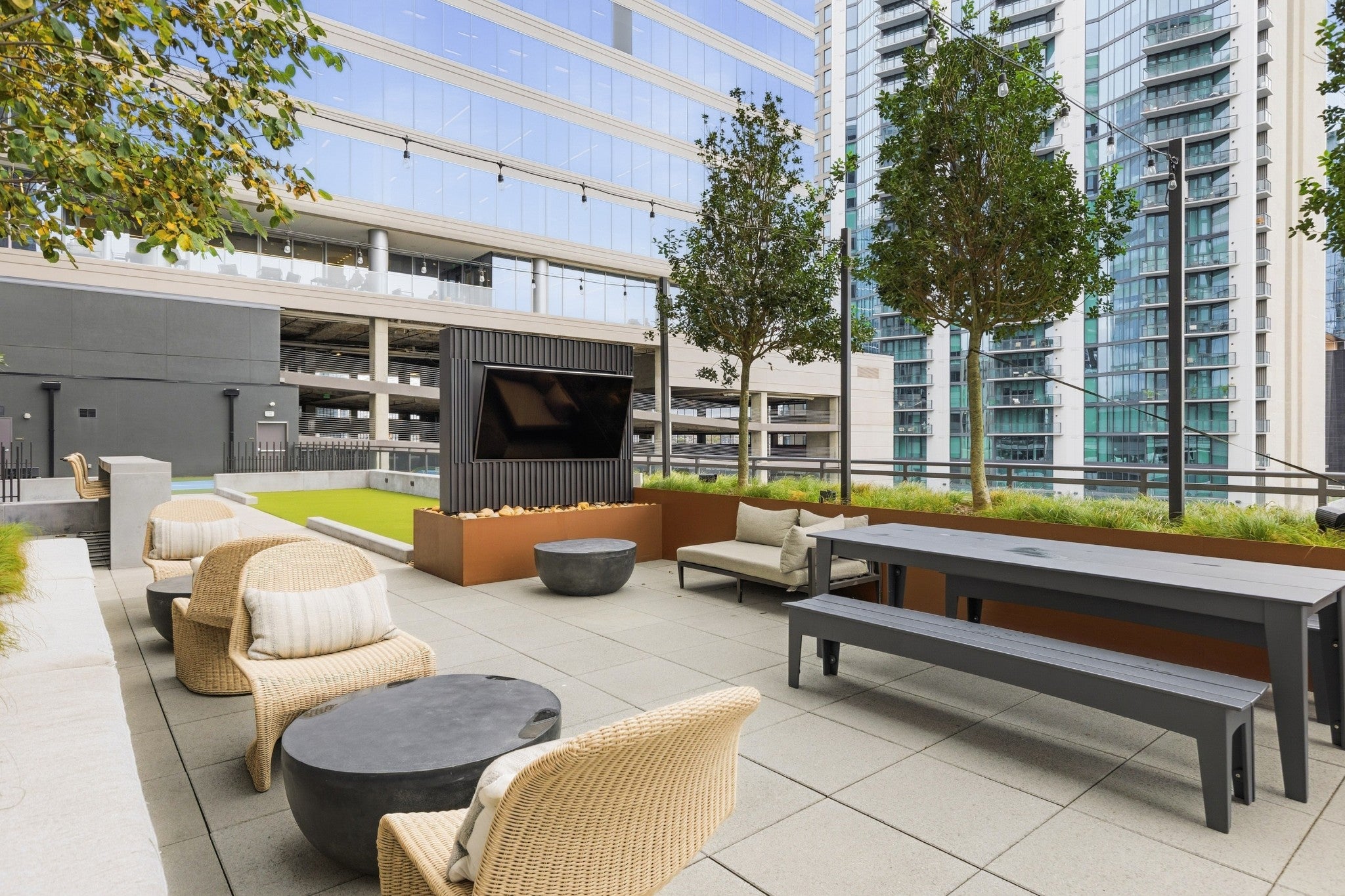 1212 Demonbreun St #807 Nashville, TN 37203