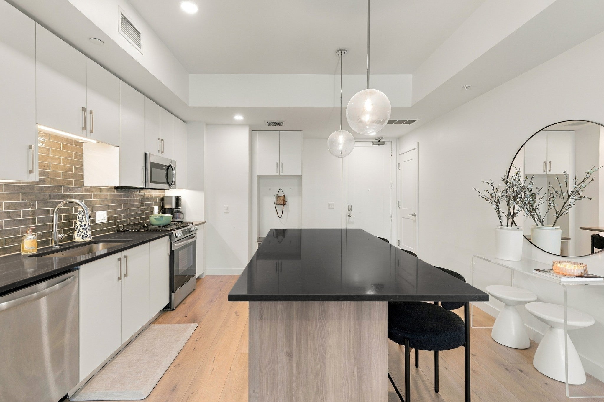 1212 Demonbreun St #807 Nashville, TN 37203