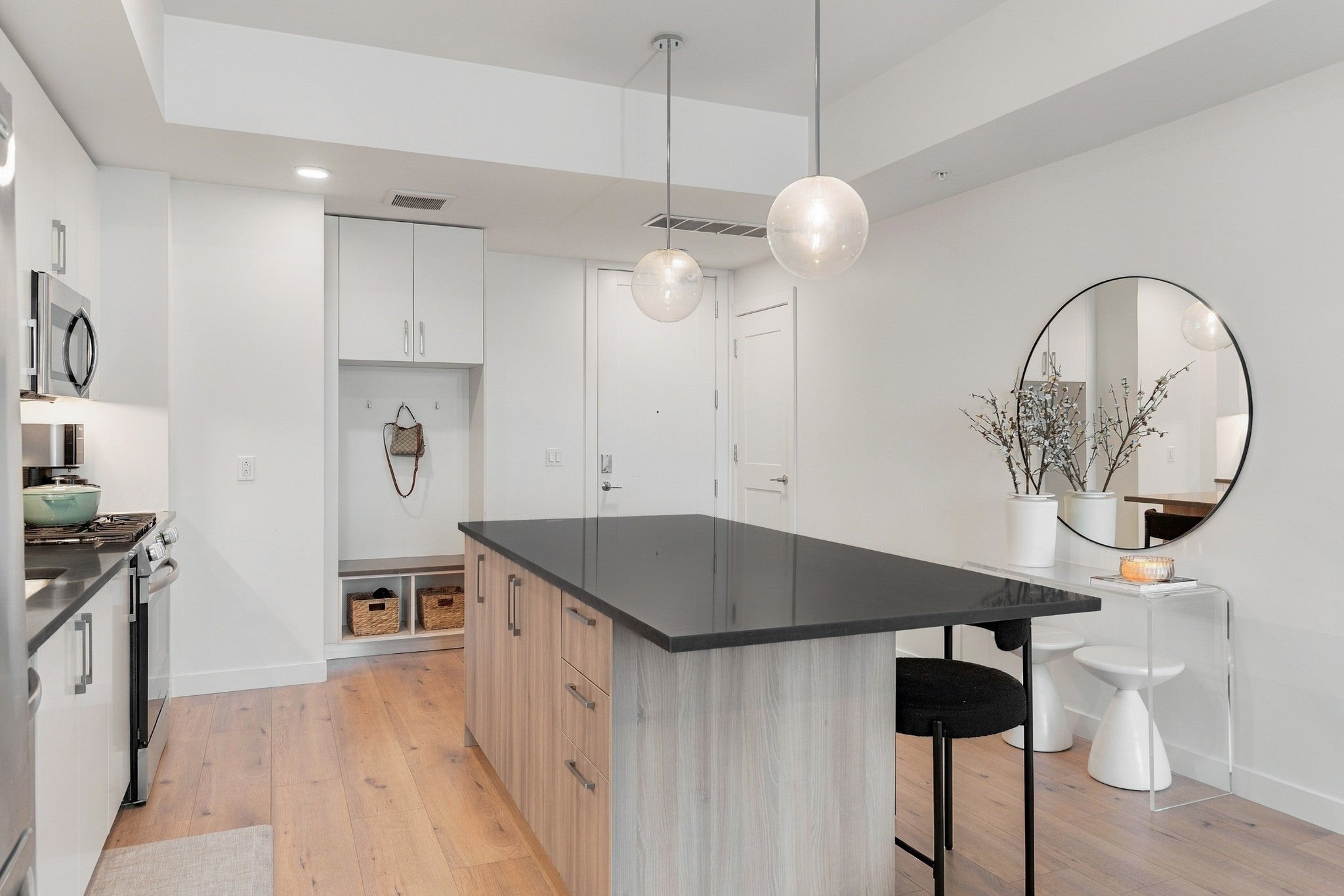 1212 Demonbreun St #807 Nashville, TN 37203