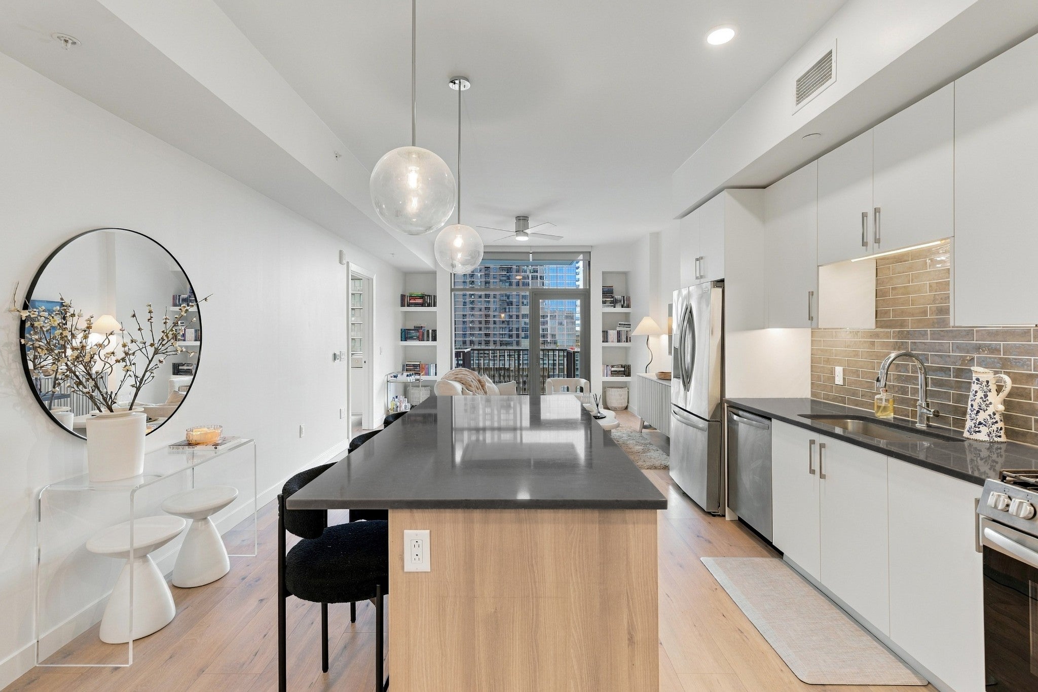 1212 Demonbreun St #807 Nashville, TN 37203