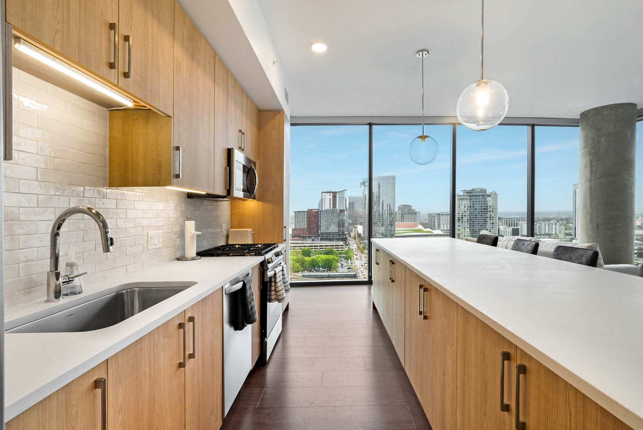 1212 Demonbreun St #1815 Nashville, TN 37203