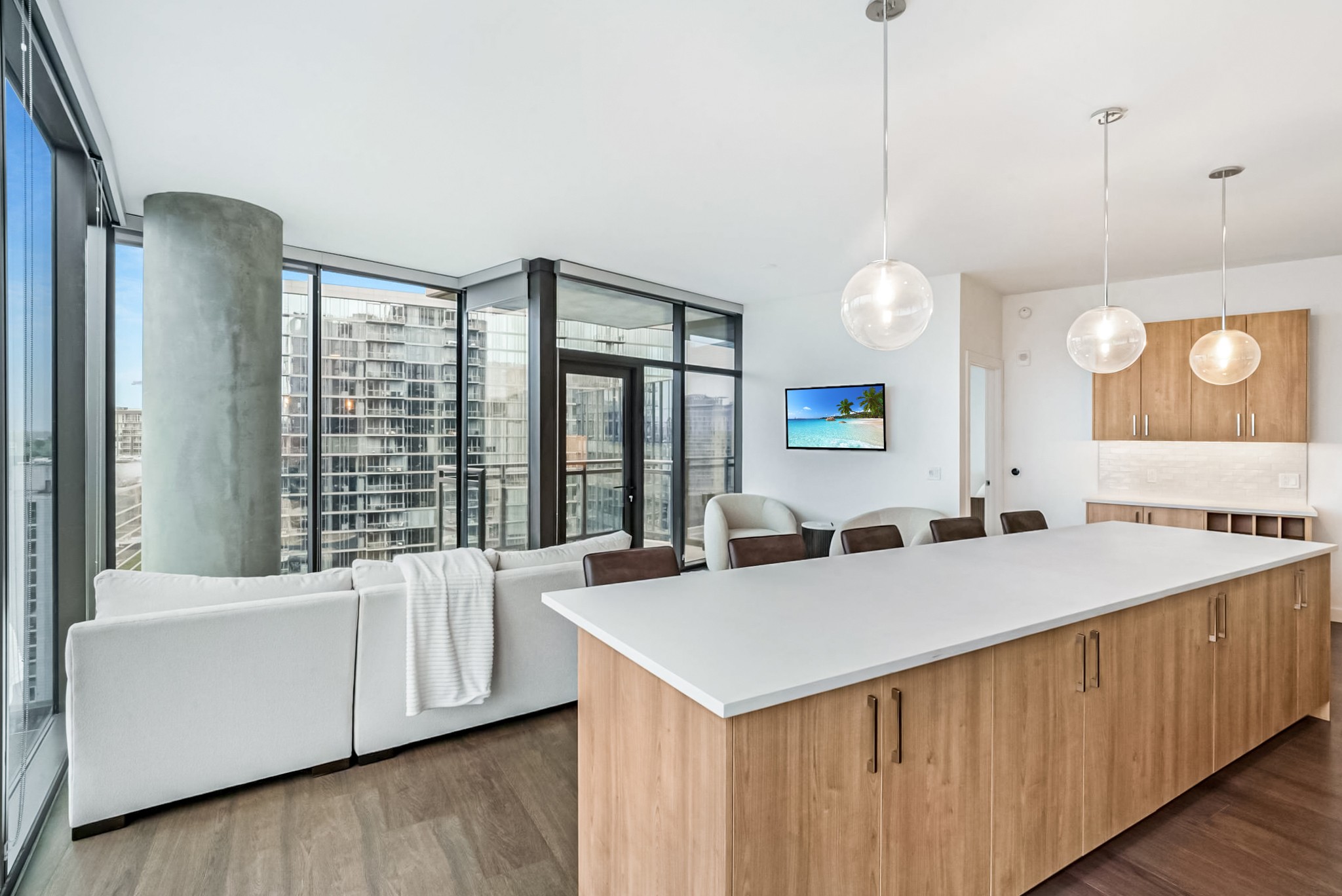 1212 Demonbreun St #1815 Nashville, TN 37203