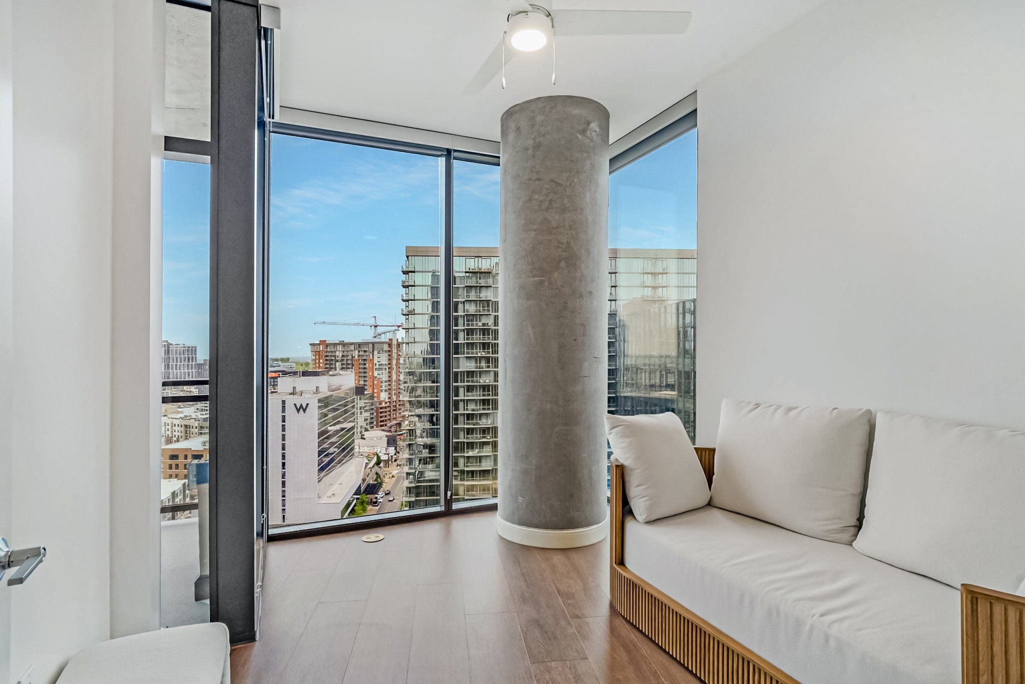 1212 Demonbreun St #1815 Nashville, TN 37203