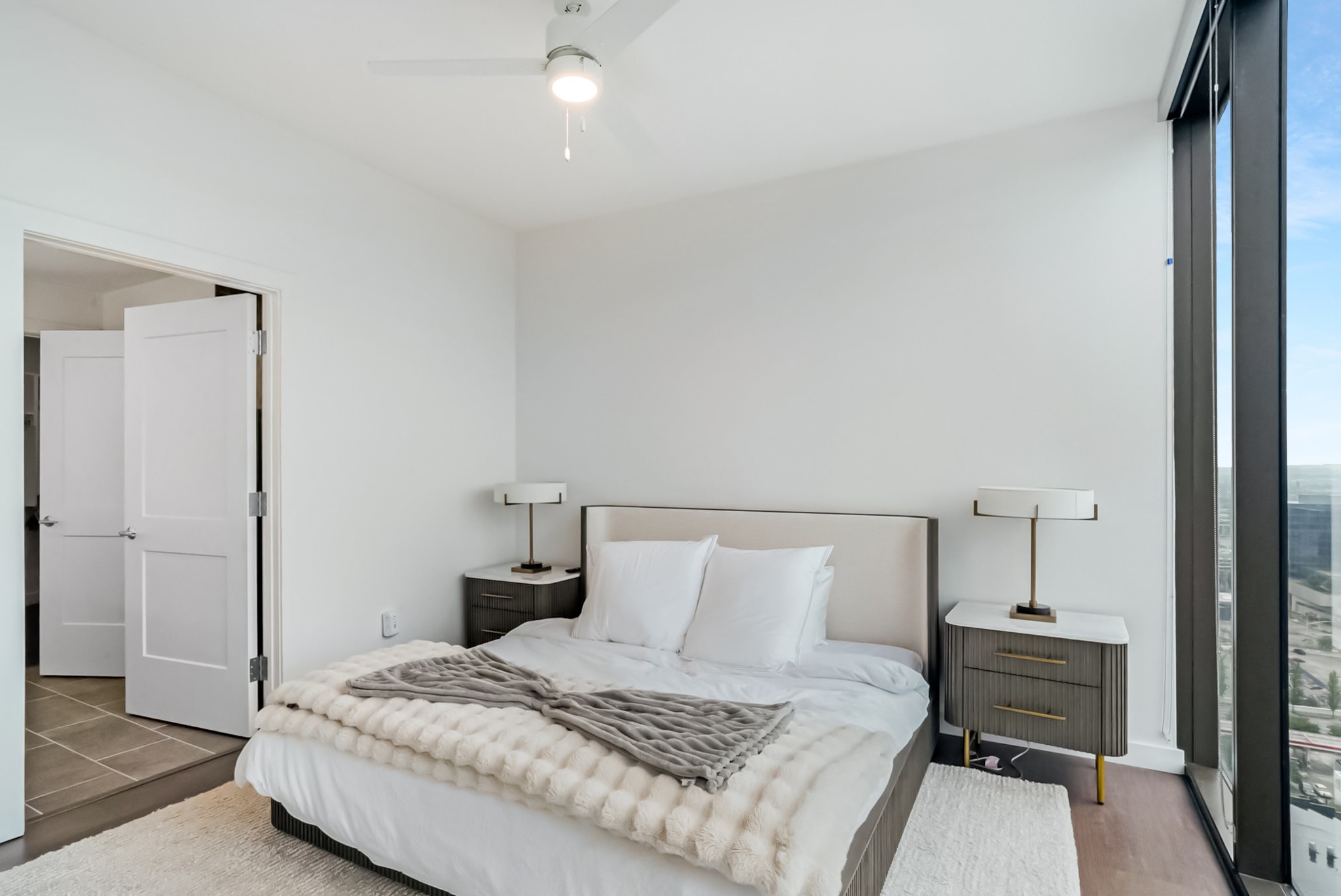 1212 Demonbreun St #1815 Nashville, TN 37203