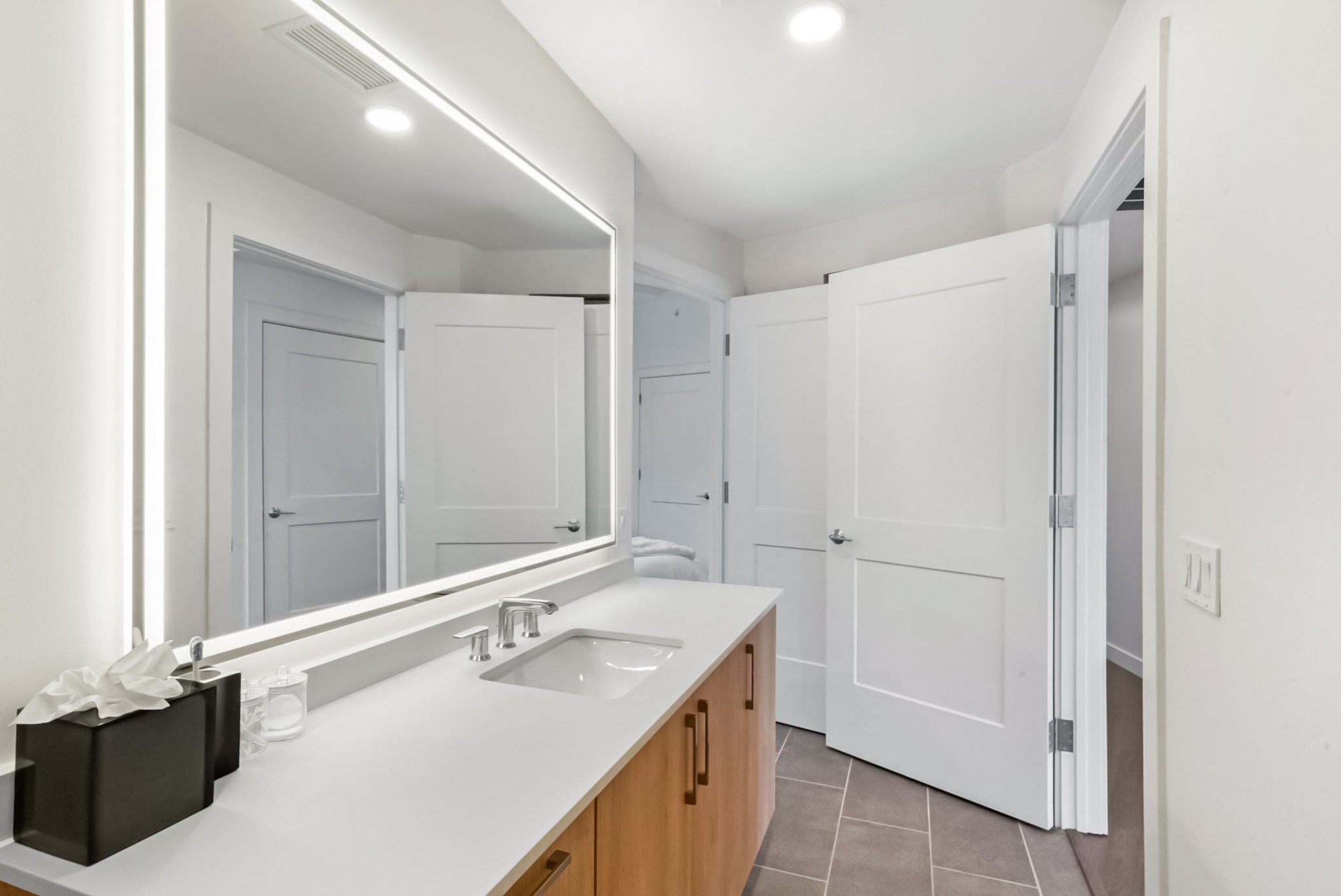 1212 Demonbreun St #1815 Nashville, TN 37203