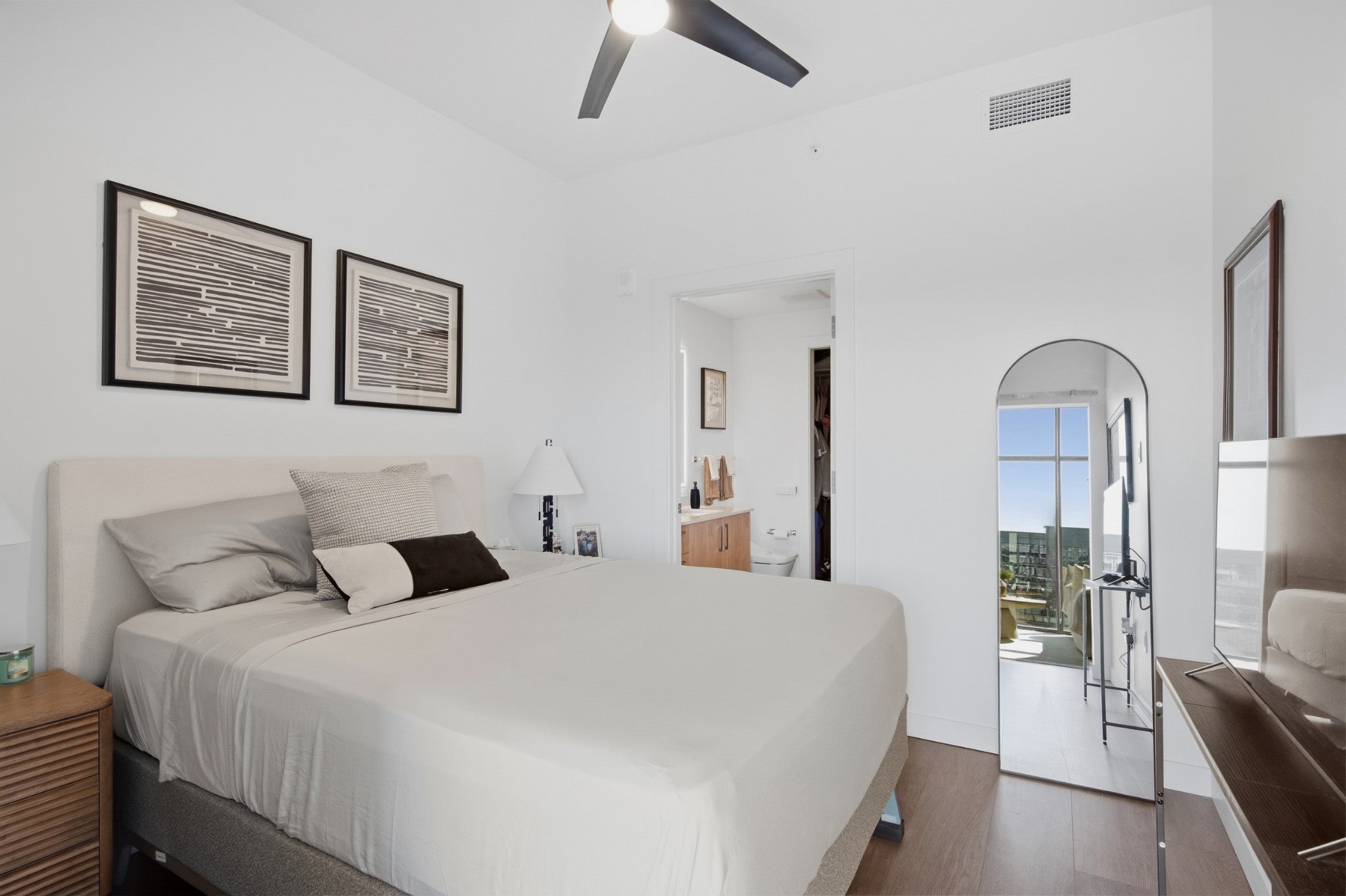 1212 Demonbreun St #2404 Nashville, TN 37203
