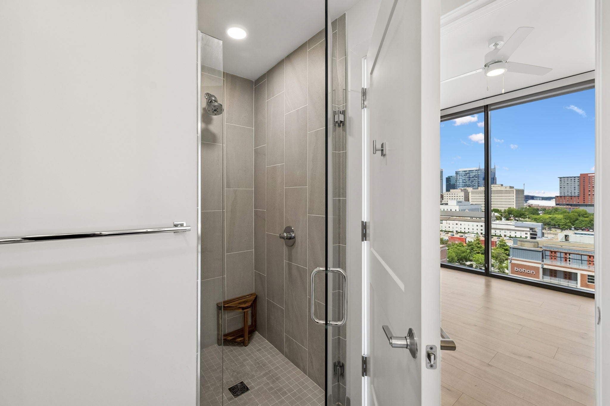 1212 Demonbreun St #815 Nashville, TN 37203