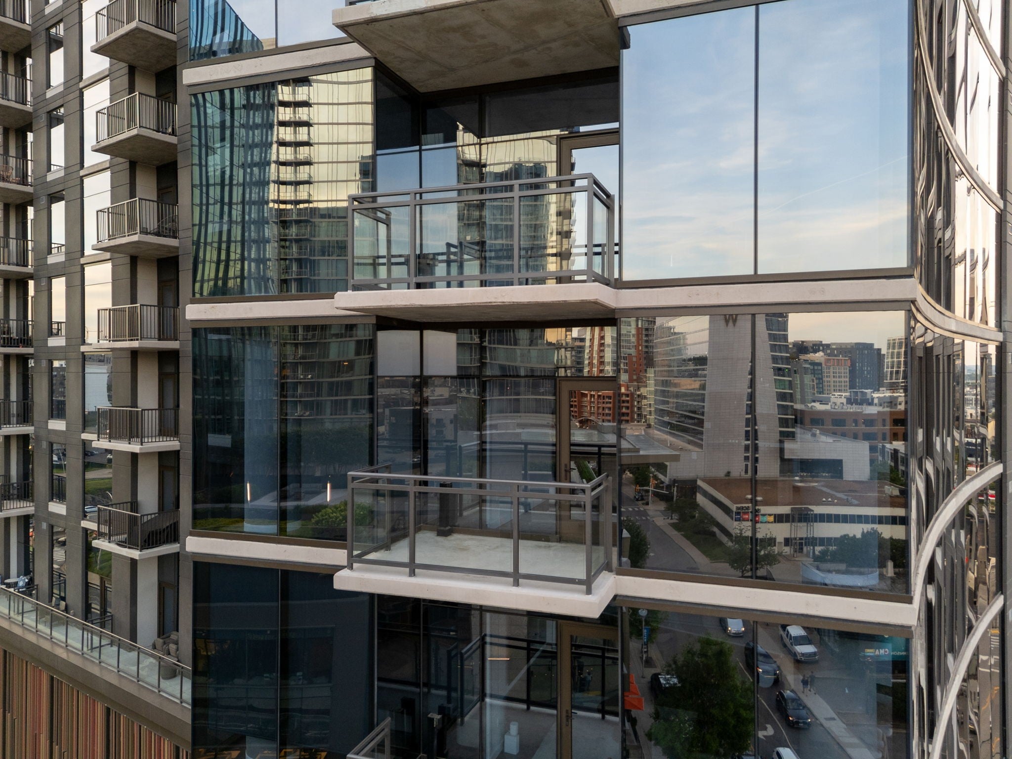 1212 Demonbreun St #815 Nashville, TN 37203