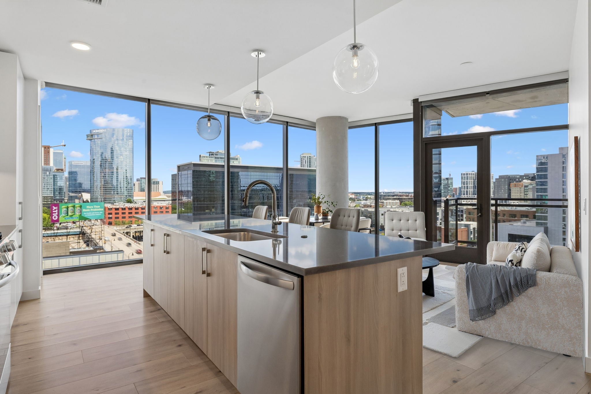 1212 Demonbreun St #815 Nashville, TN 37203