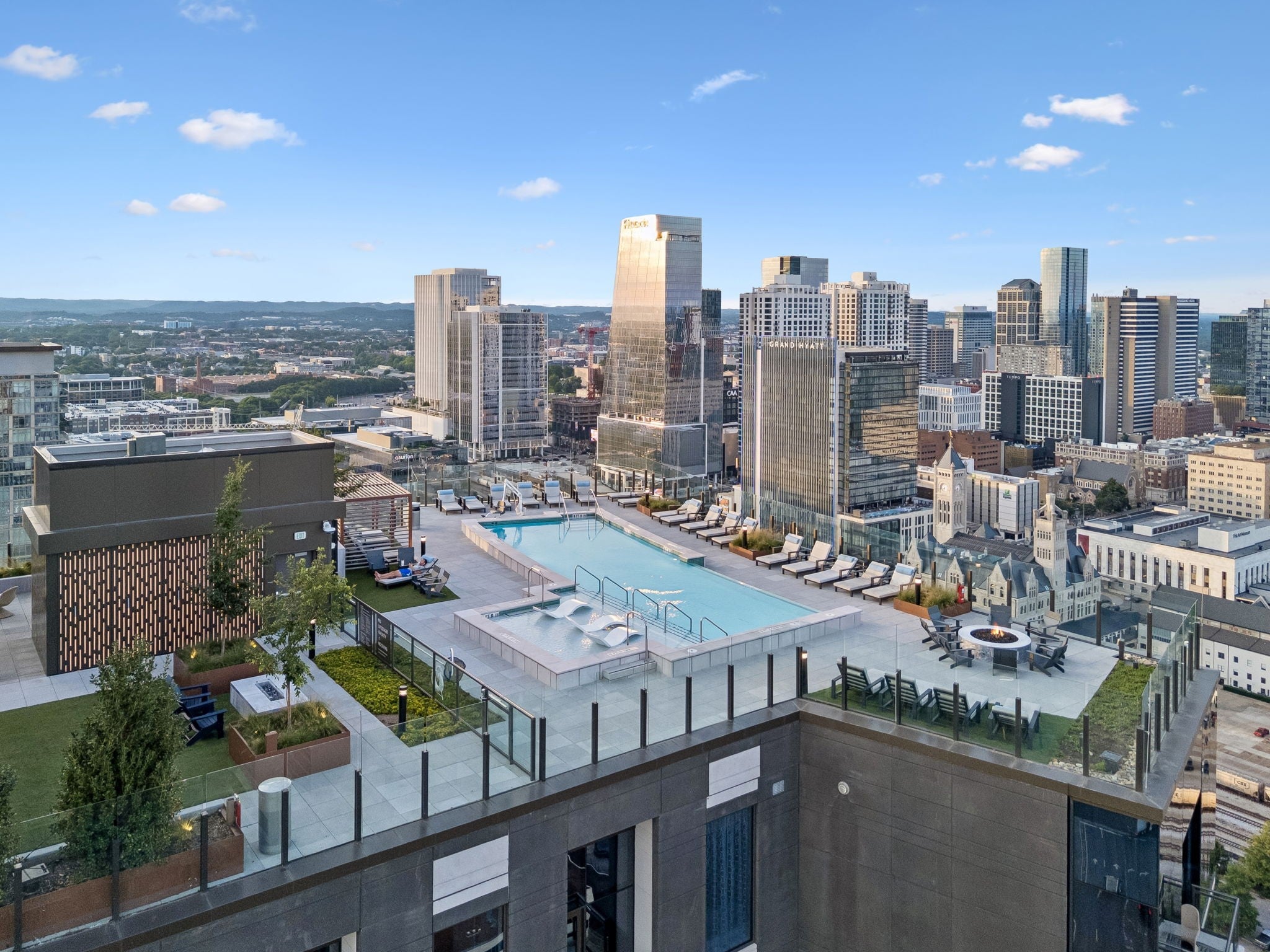 1212 Demonbreun St #815 Nashville, TN 37203