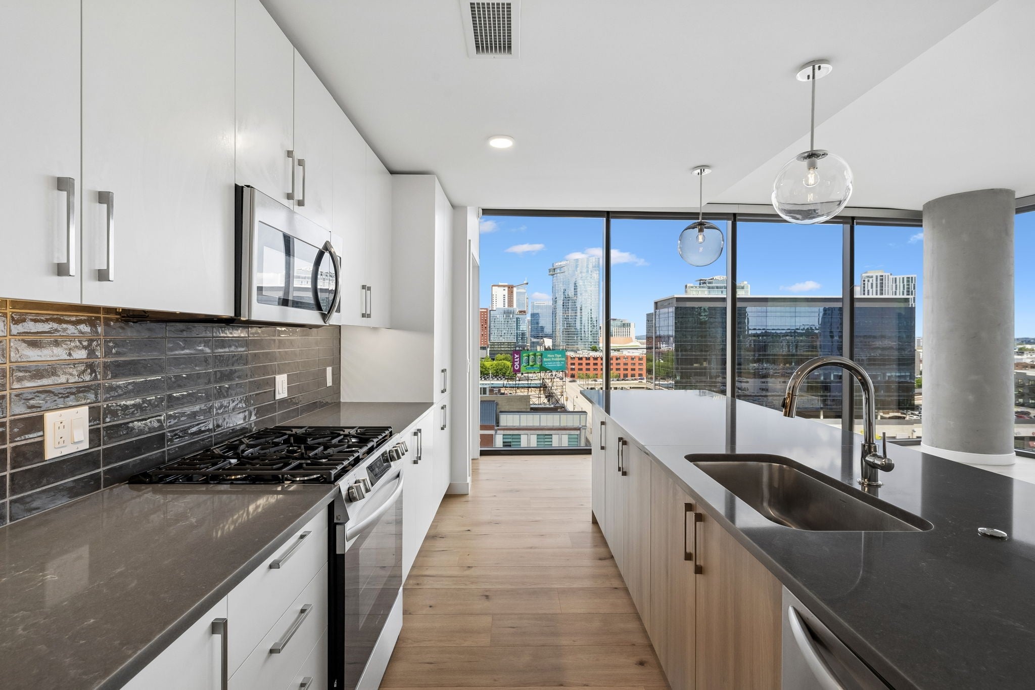 1212 Demonbreun St #815 Nashville, TN 37203