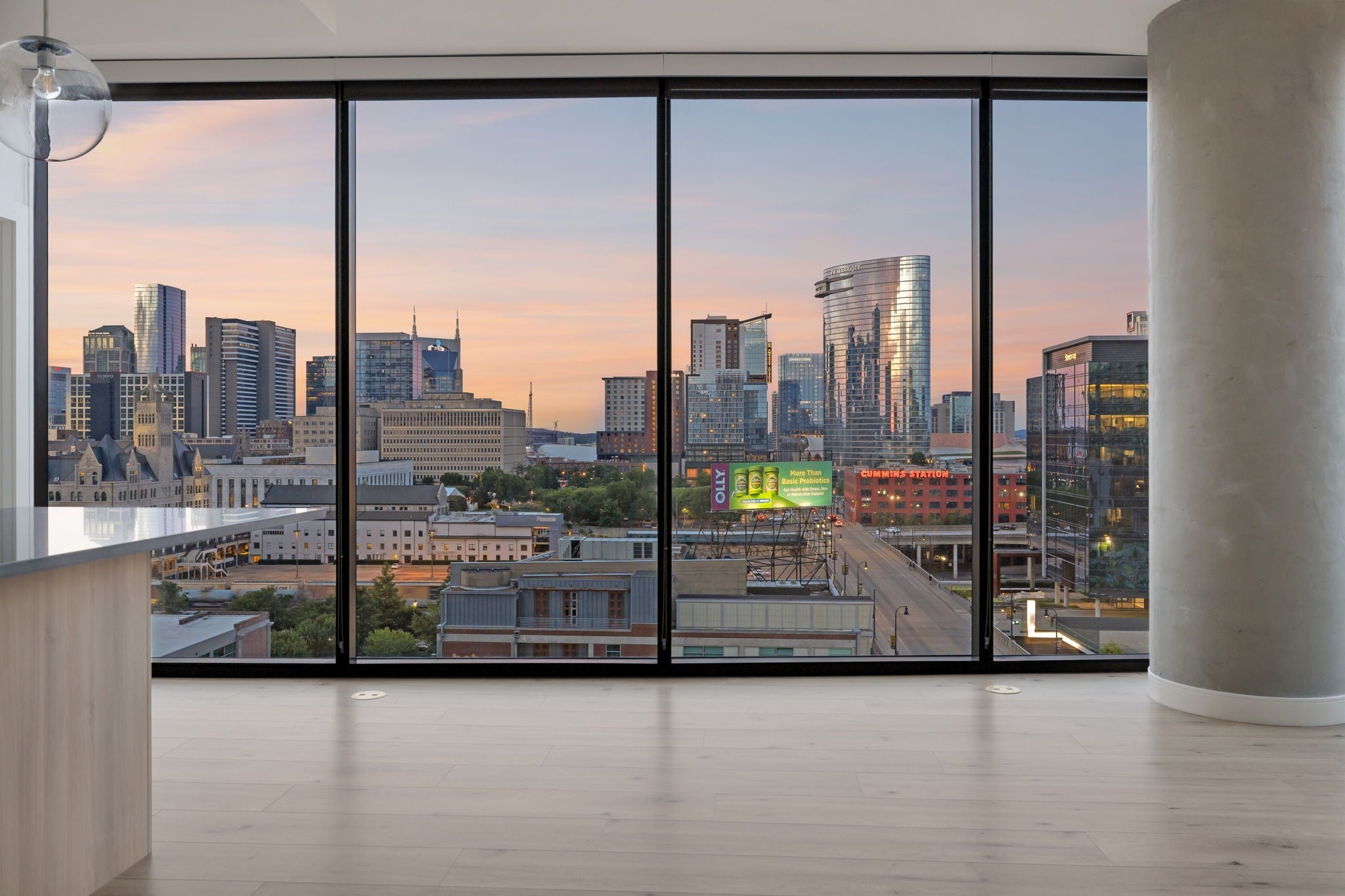1212 Demonbreun St #815 Nashville, TN 37203