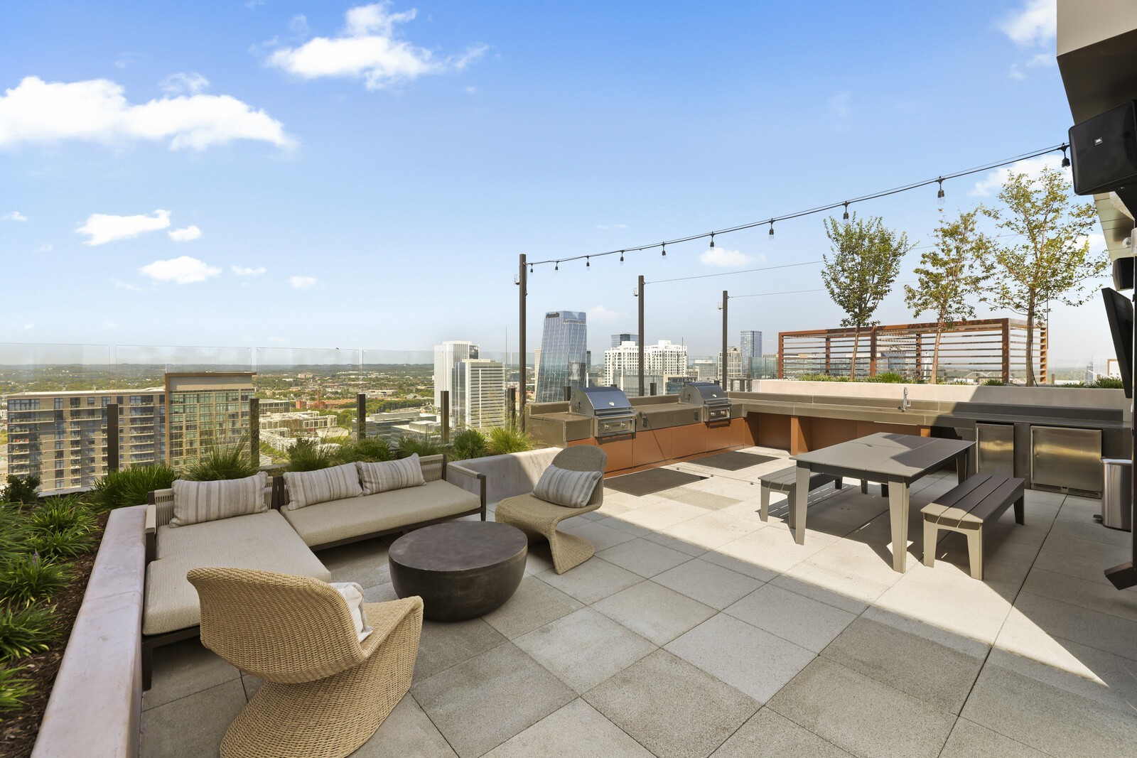 1212 Demonbreun St #1802 Nashville, TN 37203