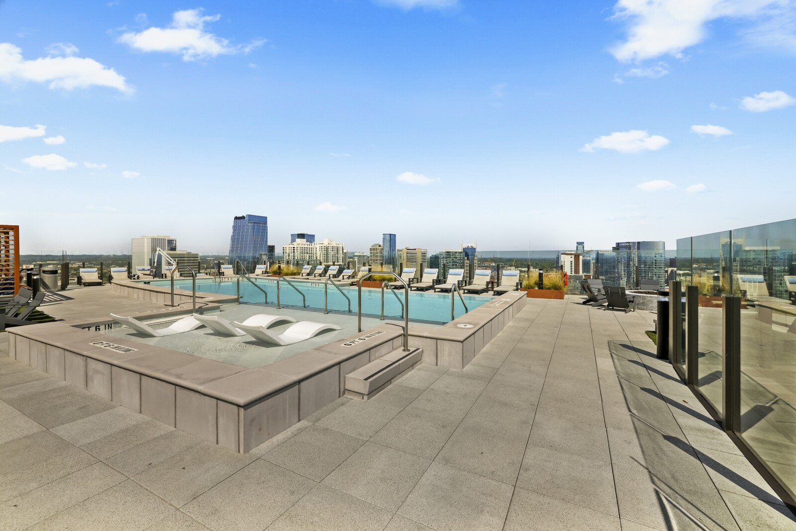 1212 Demonbreun St #1802 Nashville, TN 37203