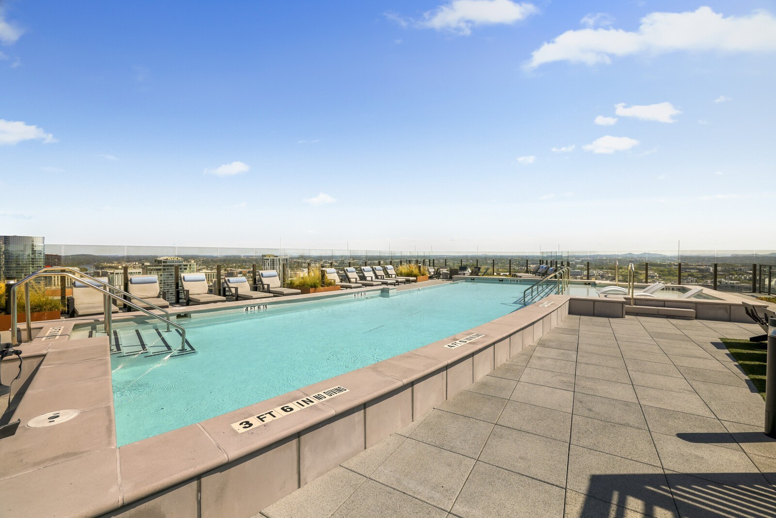 1212 Demonbreun St #1802 Nashville, TN 37203