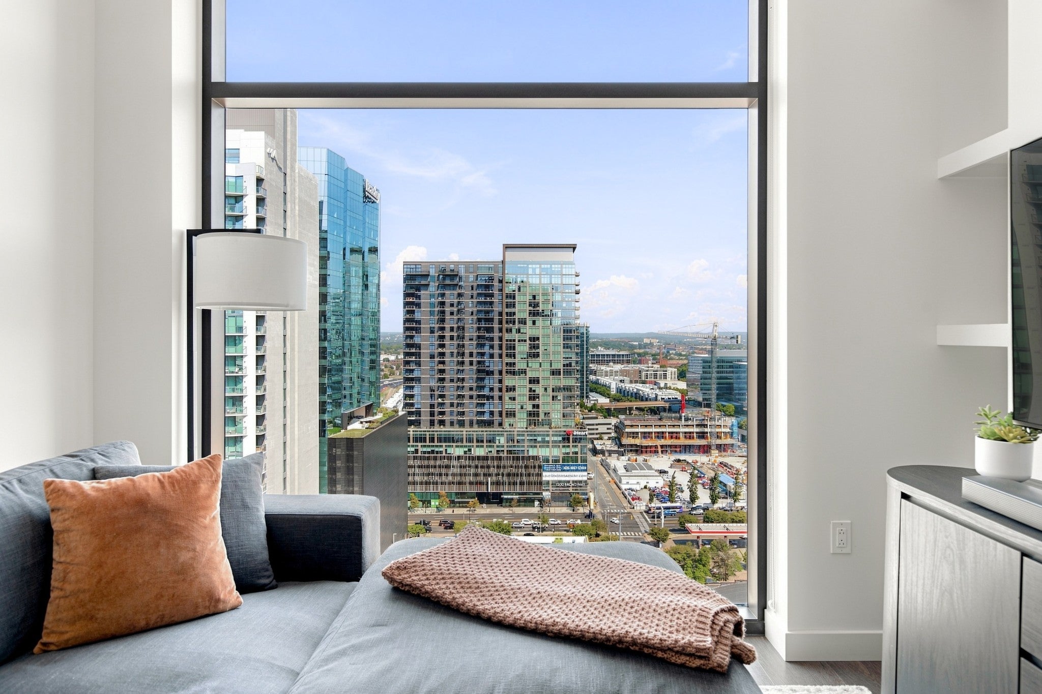 1212 Demonbreun St #1811 Nashville, TN 37203