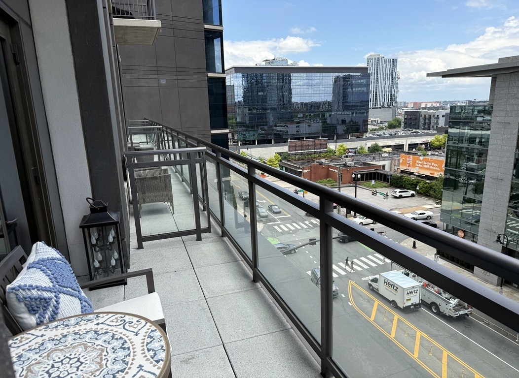 1212 Demonbreun St #606 Nashville, TN 37203