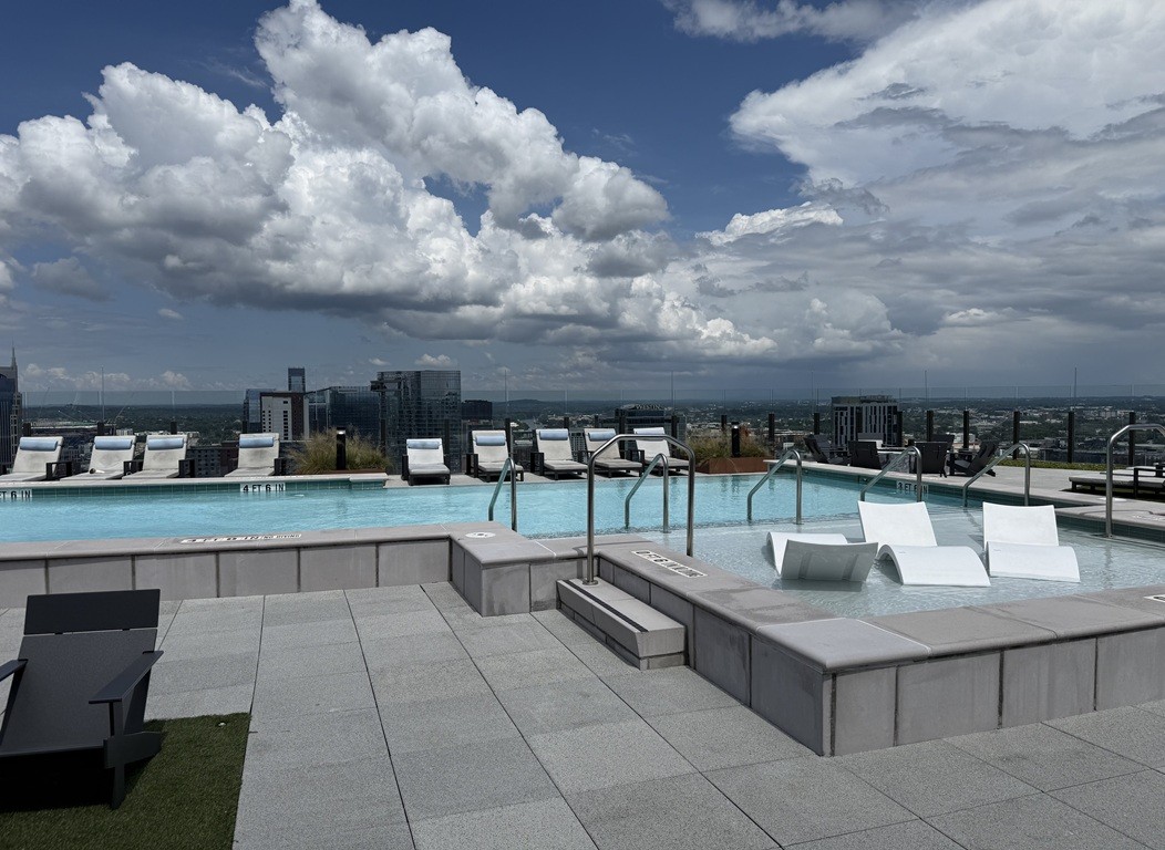 1212 Demonbreun St #606 Nashville, TN 37203