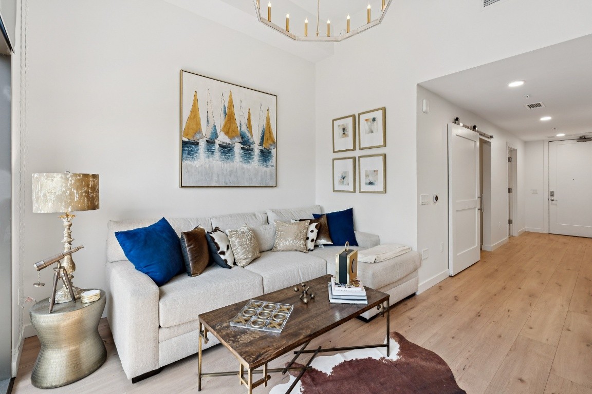 1212 Demonbreun St #606 Nashville, TN 37203