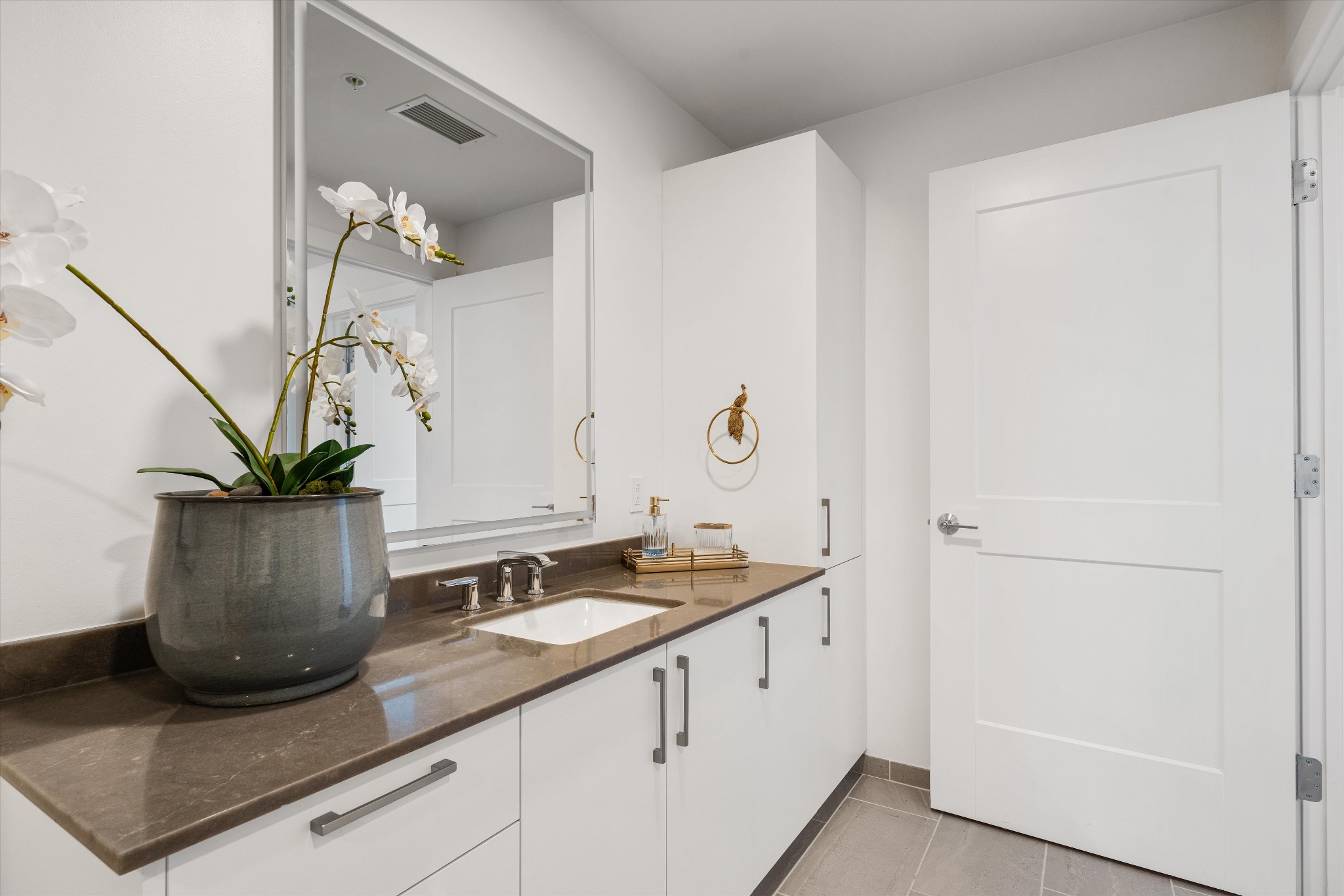 1212 Demonbreun St #1203 Nashville, TN 37203