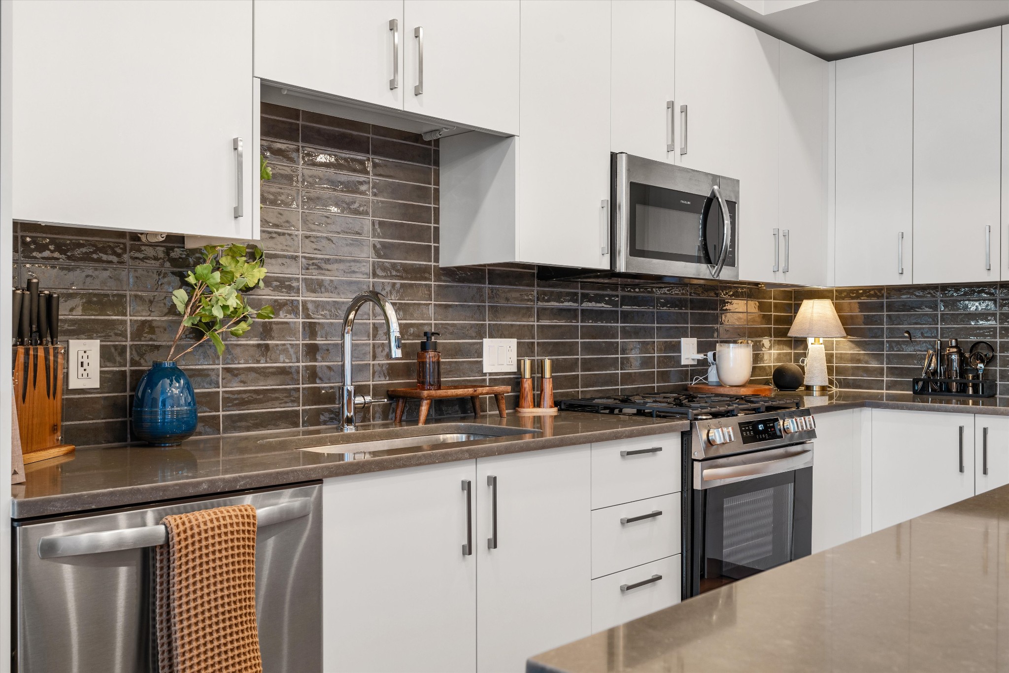 1212 Demonbreun St #1203 Nashville, TN 37203