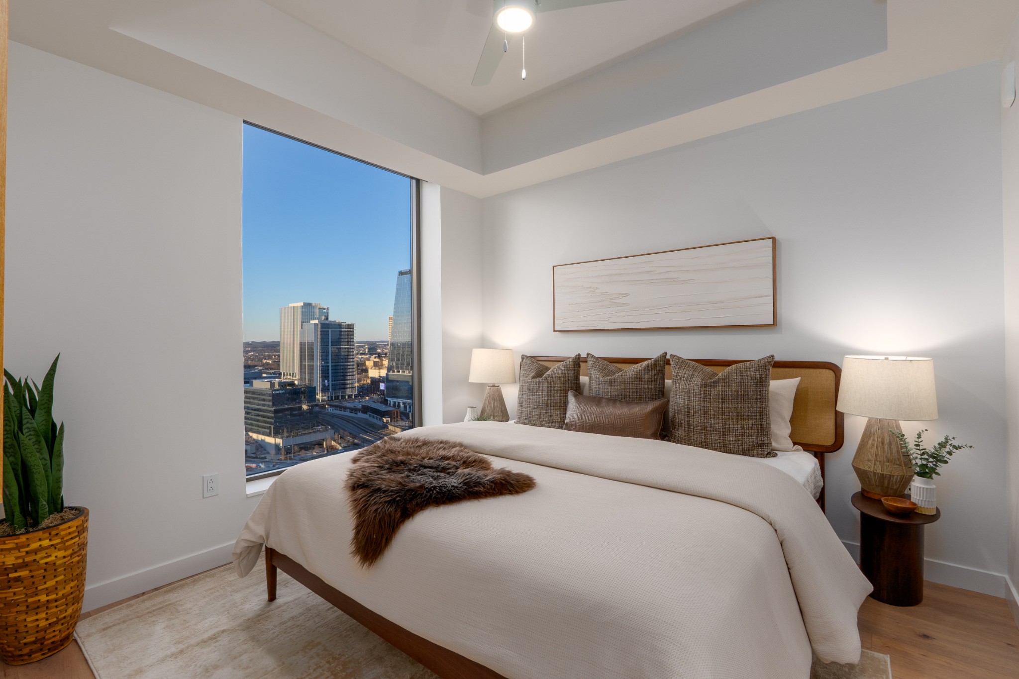 1212 Demonbreun St #909 Nashville, TN 37203